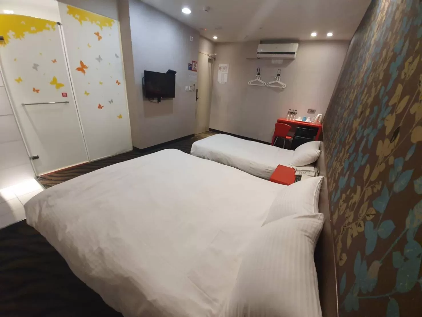 Bed in Funny Ximen Hotel