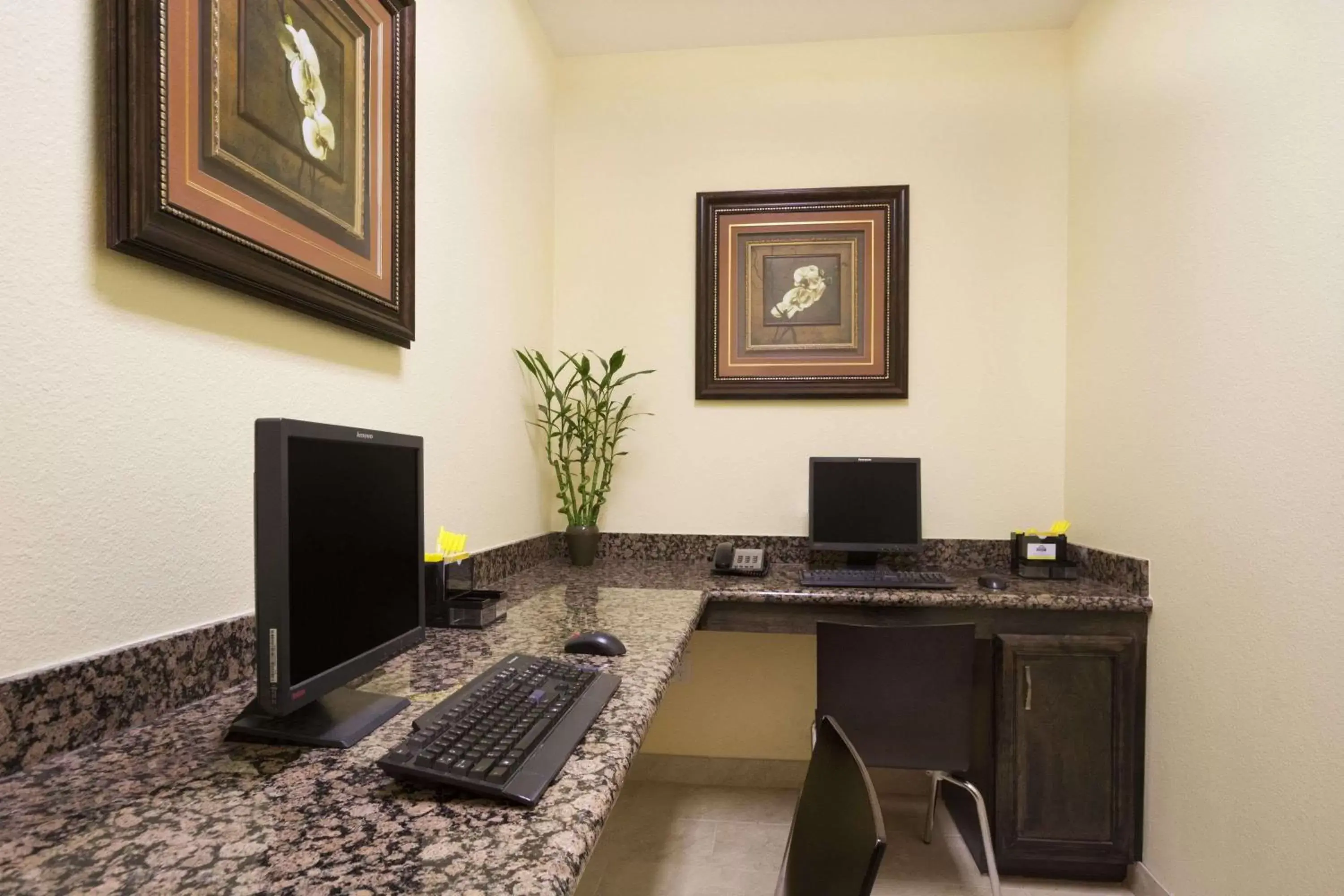 On site, Business Area/Conference Room in Days Inn & Suites by Wyndham Galveston West/Seawall