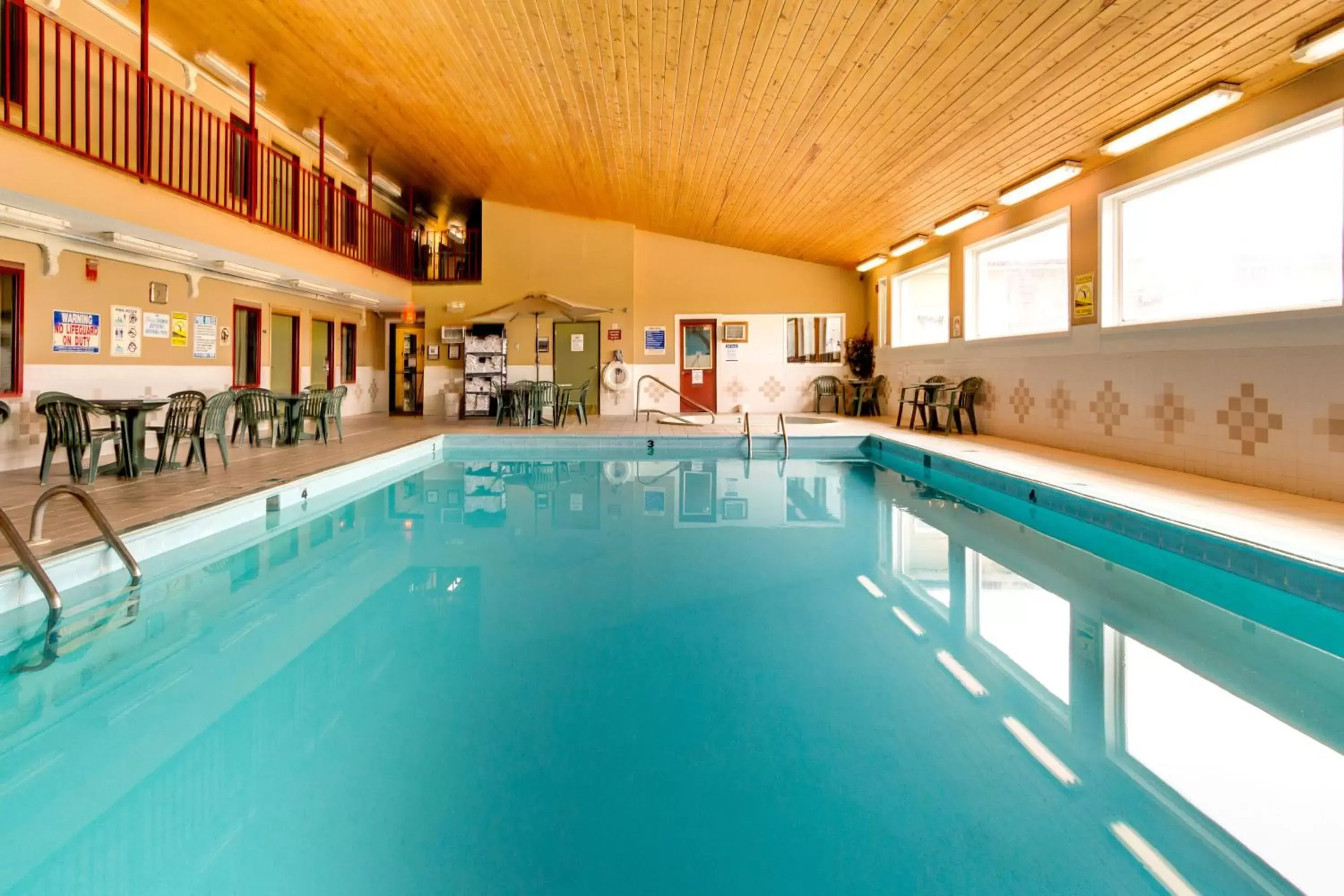 Balcony/Terrace, Swimming Pool in Fireside Inn and Suites