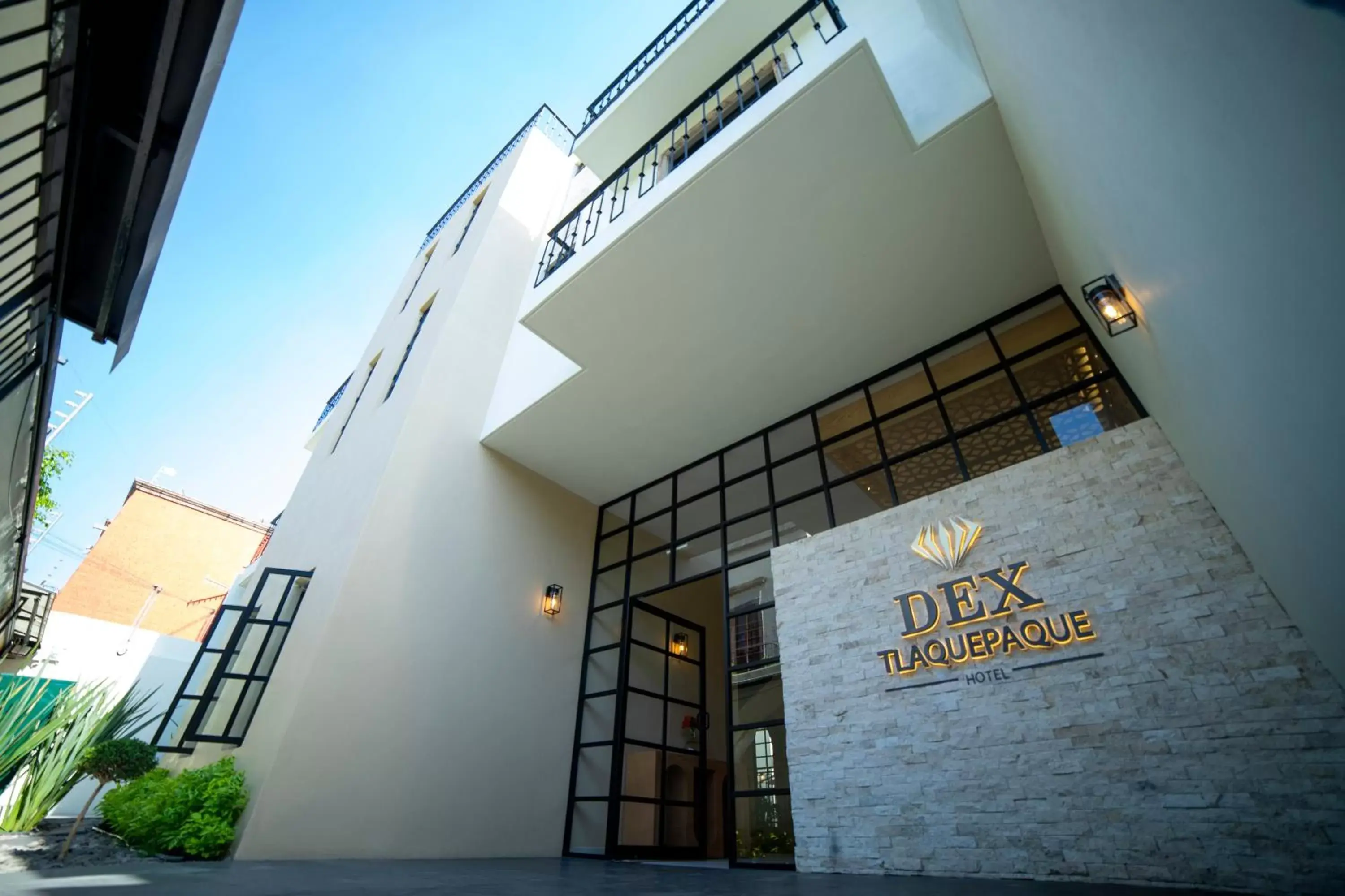 Property building in Hotel Dex Tlaquepaque