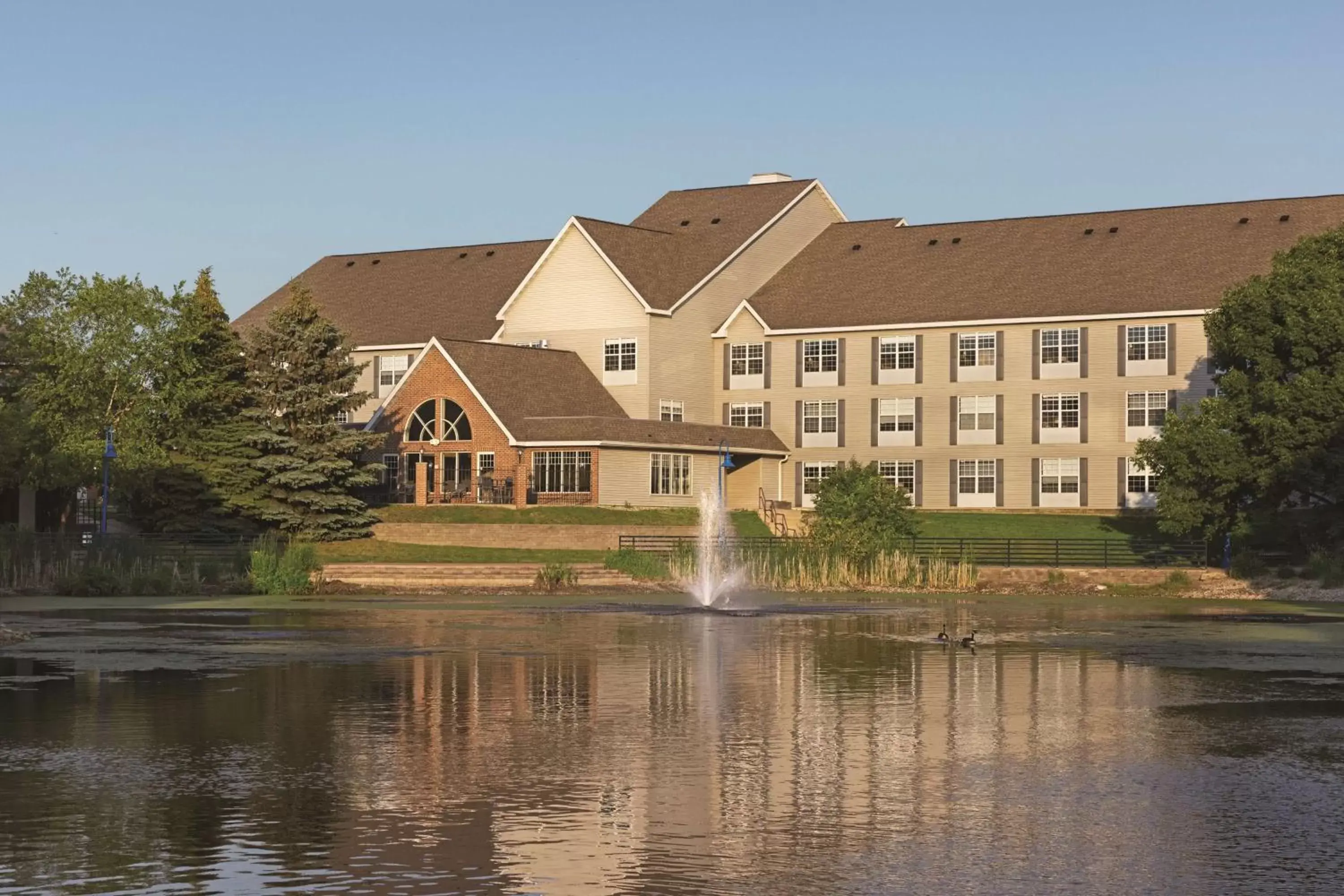 Property Building in Country Inn & Suites by Radisson, Madison, WI