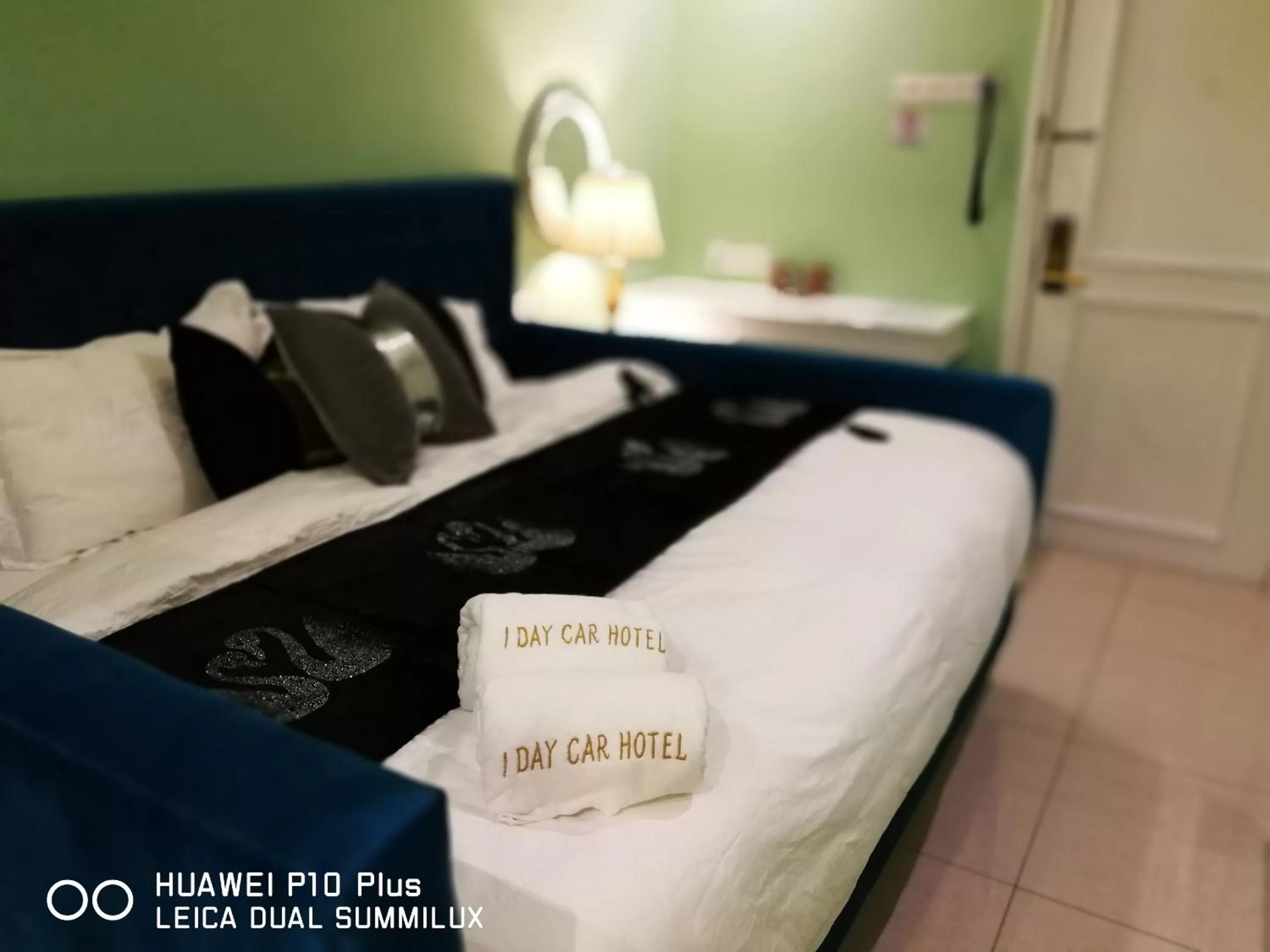 Bed in 1 Day Car Hotel Station 18