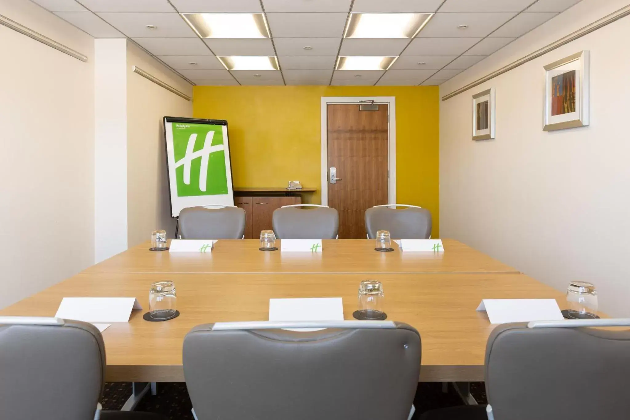 Meeting/conference room in Holiday Inn Newcastle Gosforth Park, an IHG Hotel