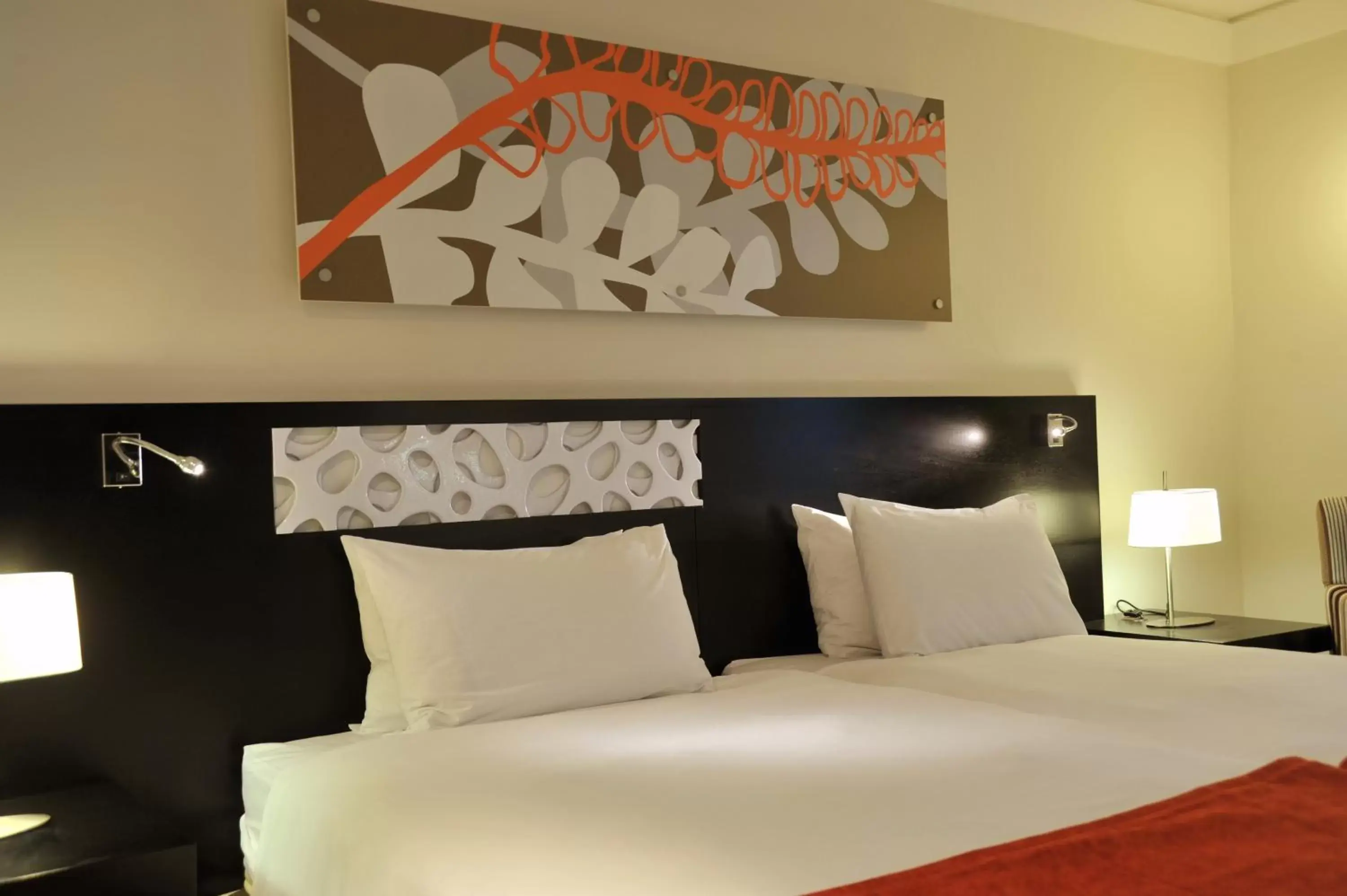 Bed in ONOMO Hotel Cape Town – Inn On The Square