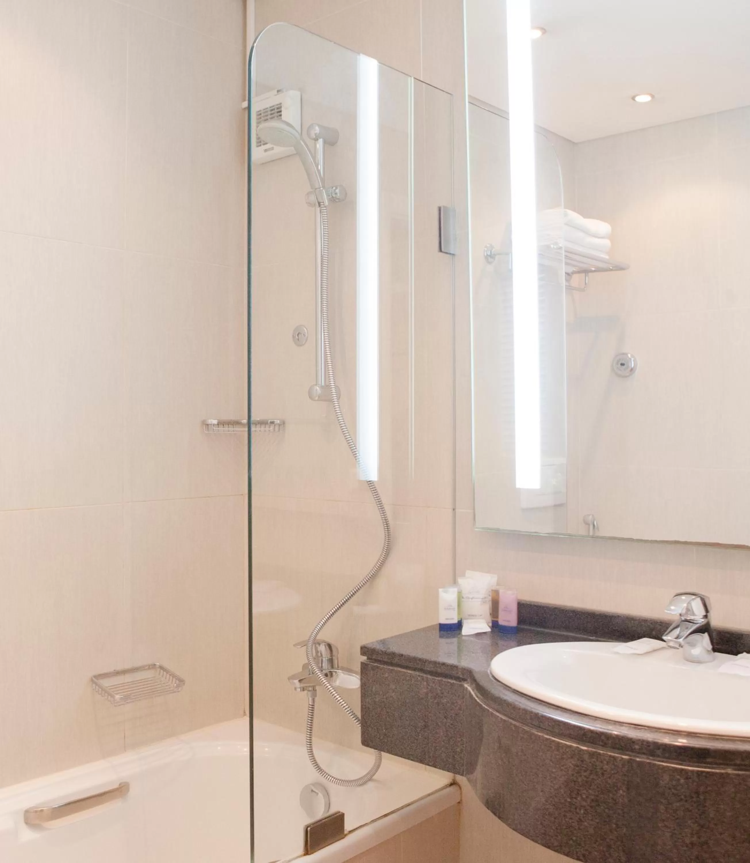 Shower in The Mayflower Hotel