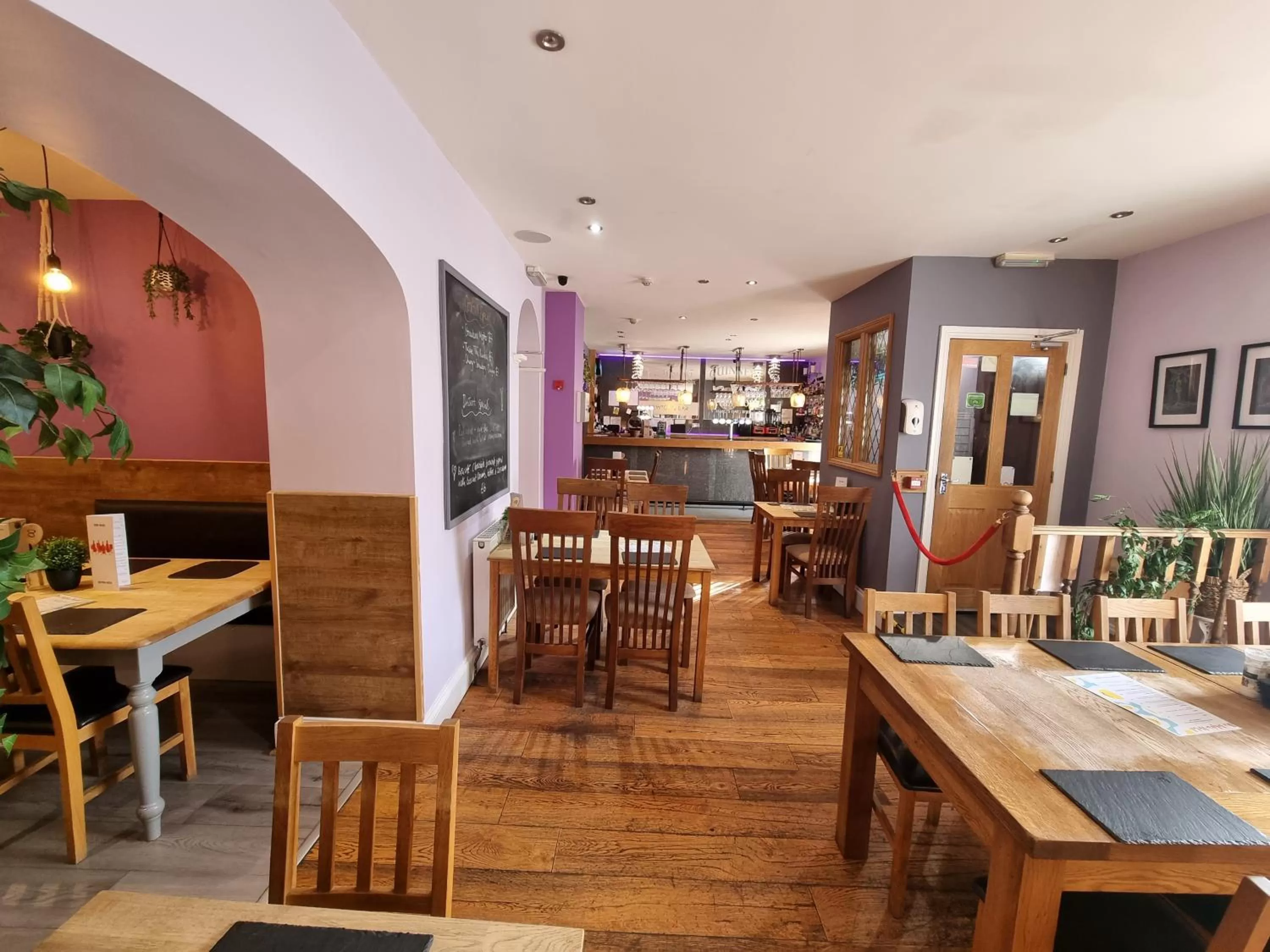 Restaurant/places to eat in The Dolphin Hotel & Restaurant