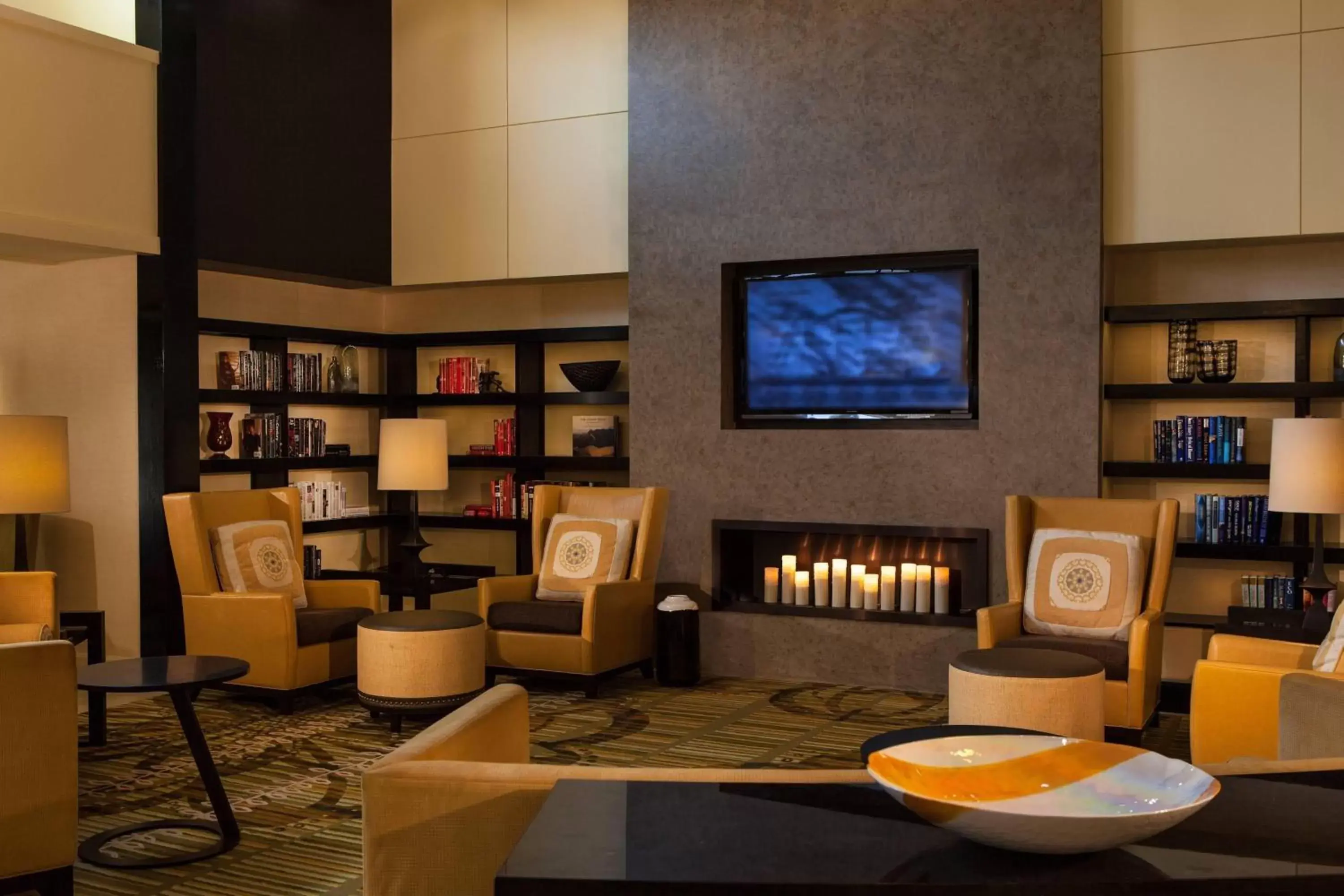Lobby or reception, Lounge/Bar in Greensboro-High Point Marriott Airport