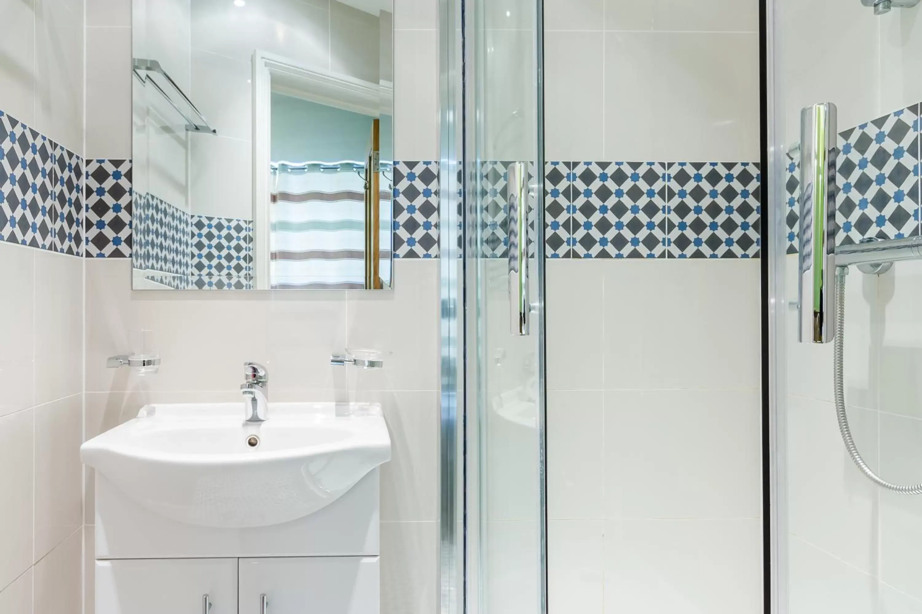 Shower, Bathroom in Gower House Hotel