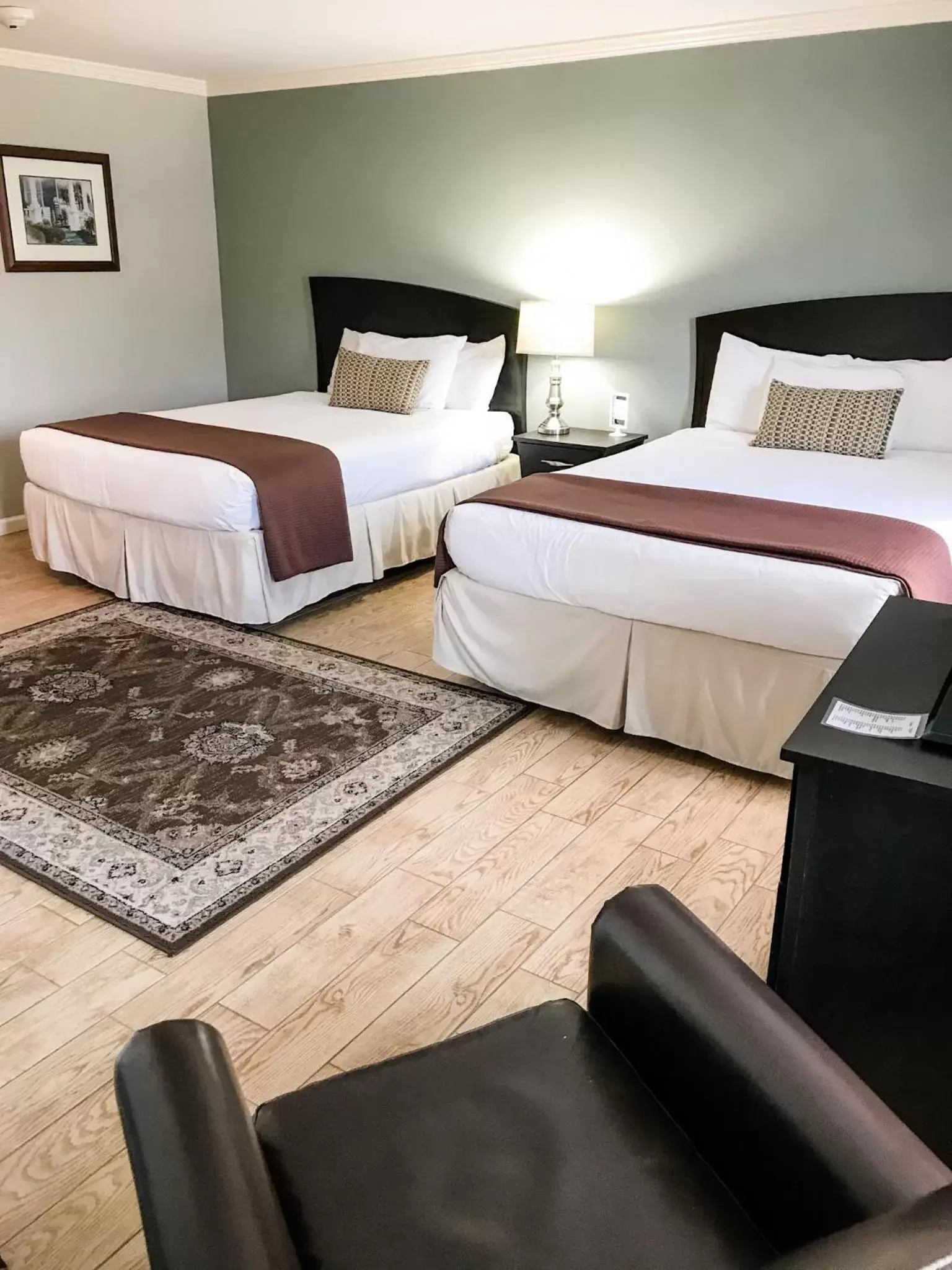 Bed in The Dahlonega Square Hotel & Villas