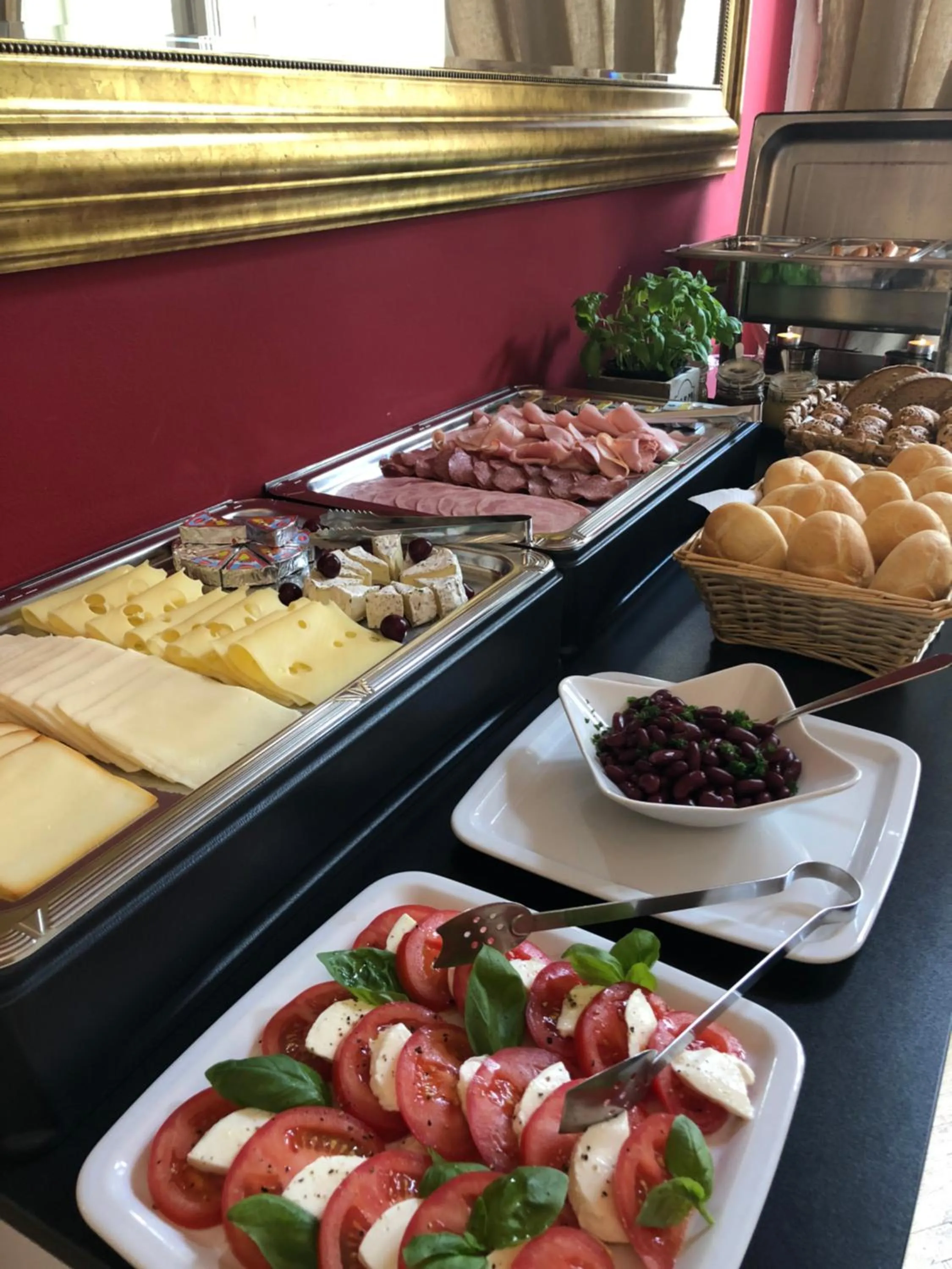 Breakfast in Royal Road Residence