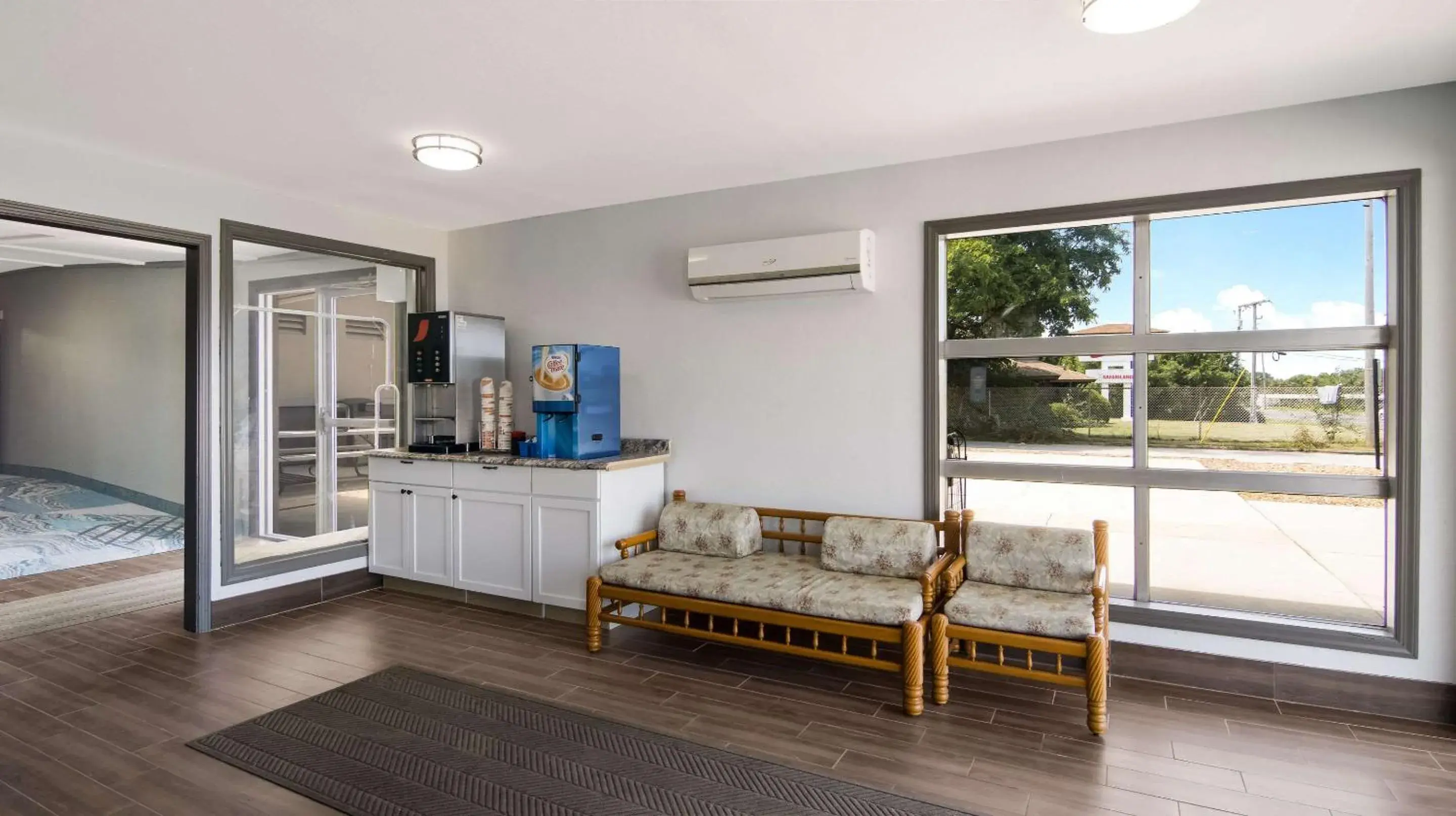 Lobby or reception, Seating Area in Suburban Studios Portage