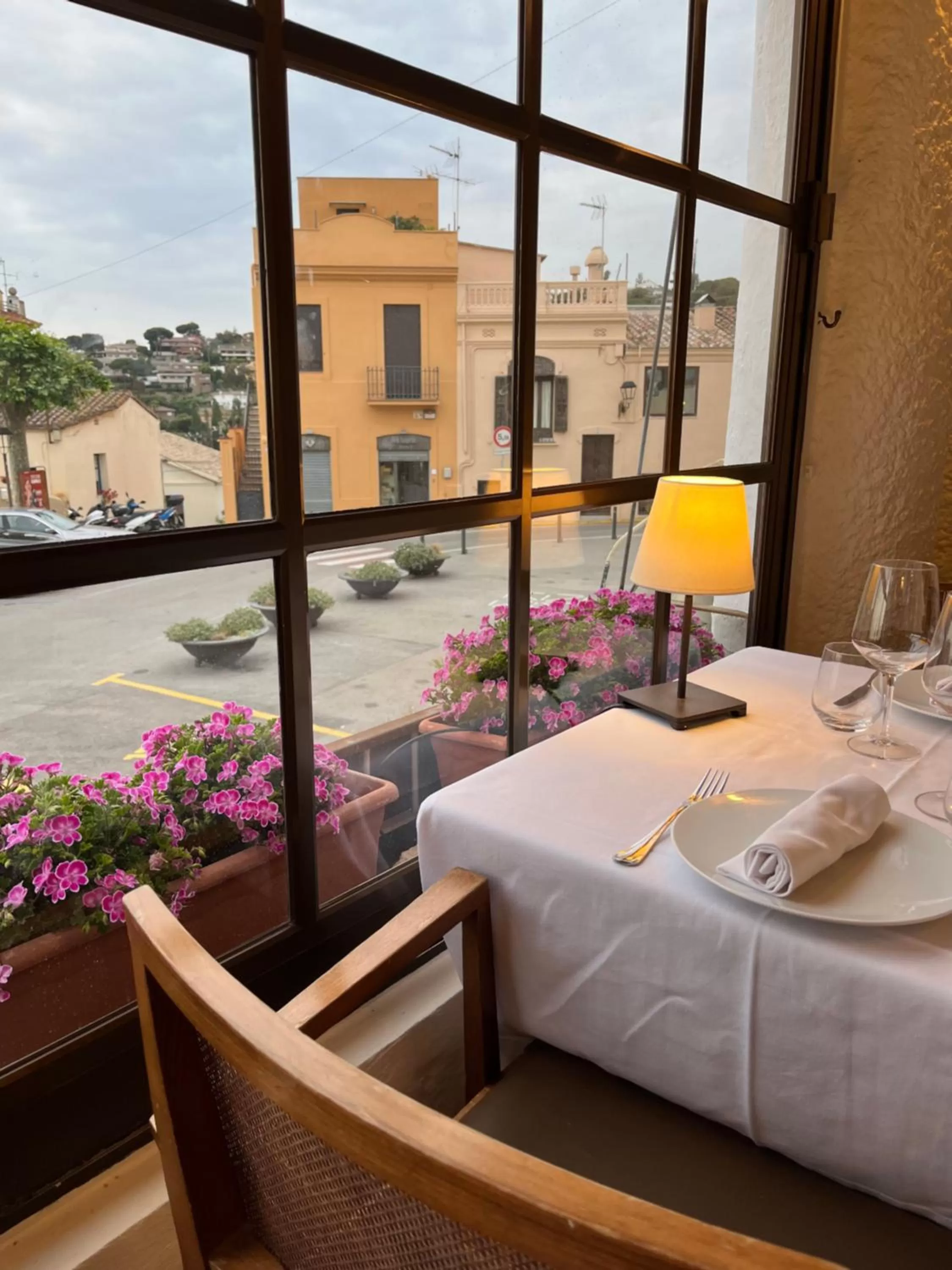 Restaurant/places to eat in Hostal de la Plaça - Hotel Boutique