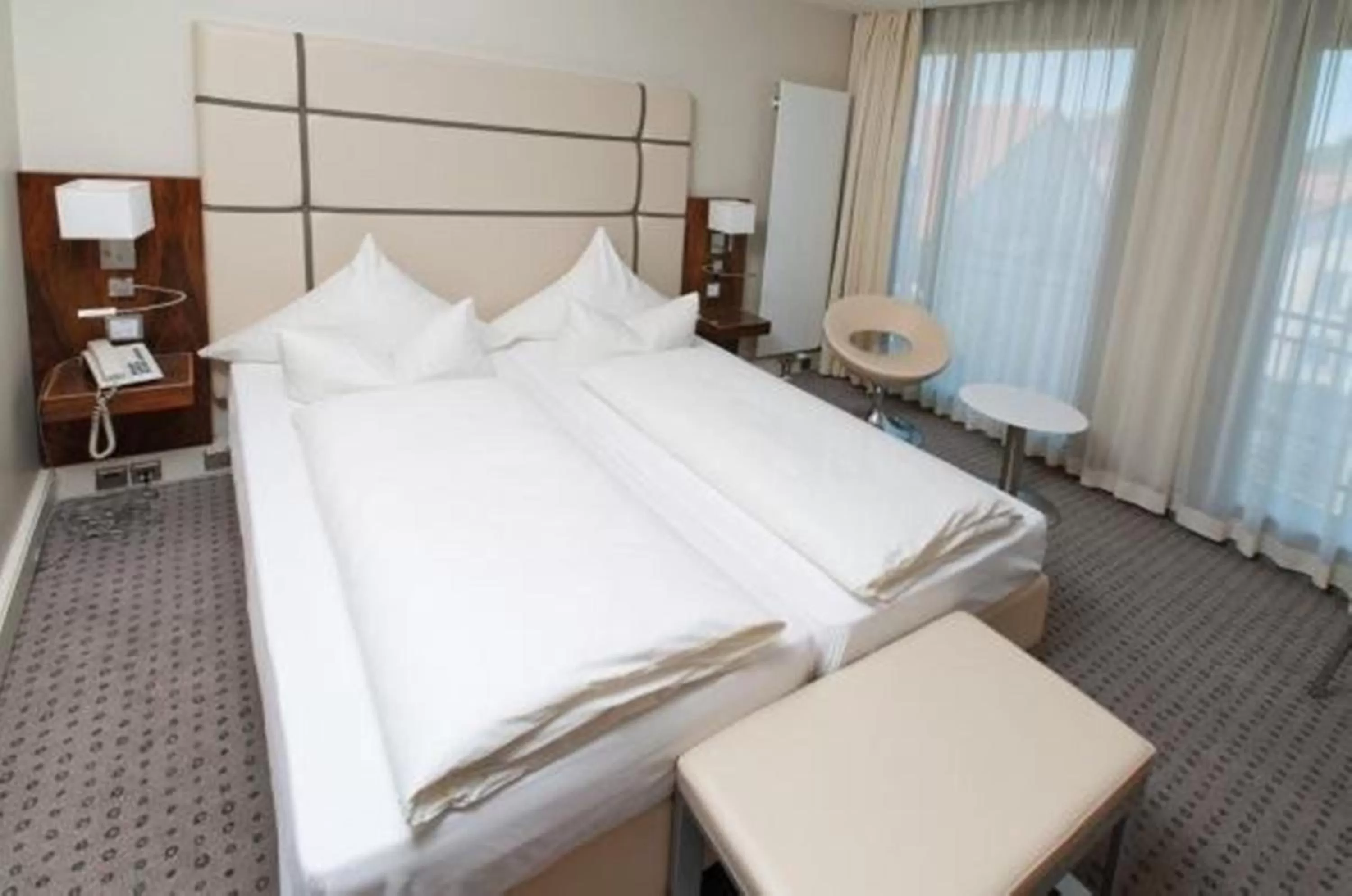 Photo of the whole room, Bed in Hotel Am Blauen Wunder