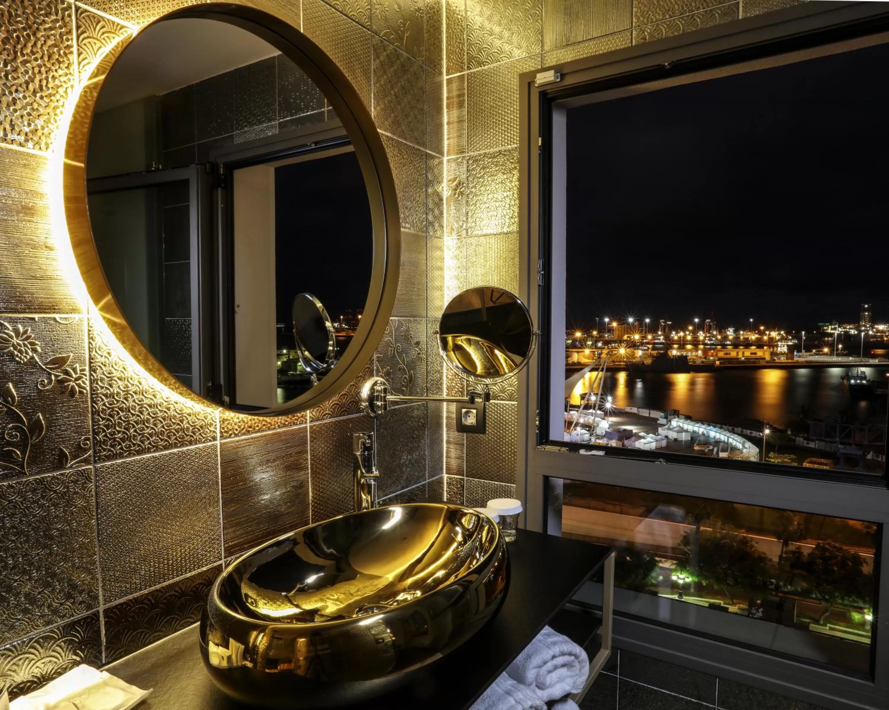 Deluxe Single Room in Design Plus Bex Hotel