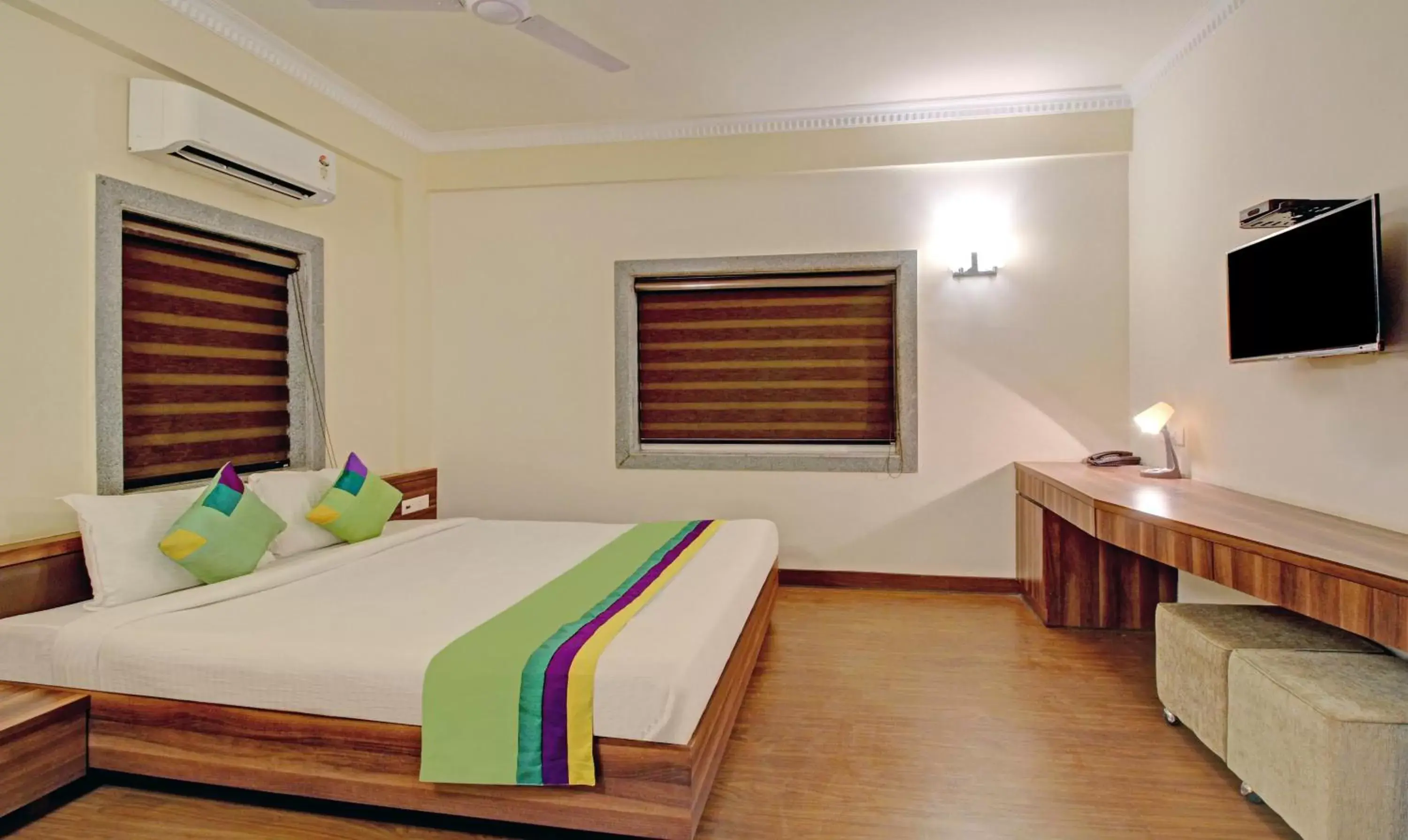 TV and multimedia, Bed in Treebo ASL Prime, Near Ballygunge Railway Station TV and multimedia, Bed in Treebo ASL Prime, Near Ballygunge Railway Station