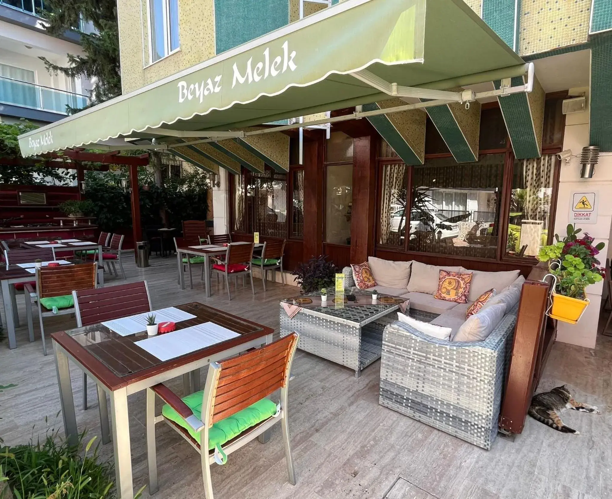 Restaurant/Places to Eat in Beyaz Melek Hotel