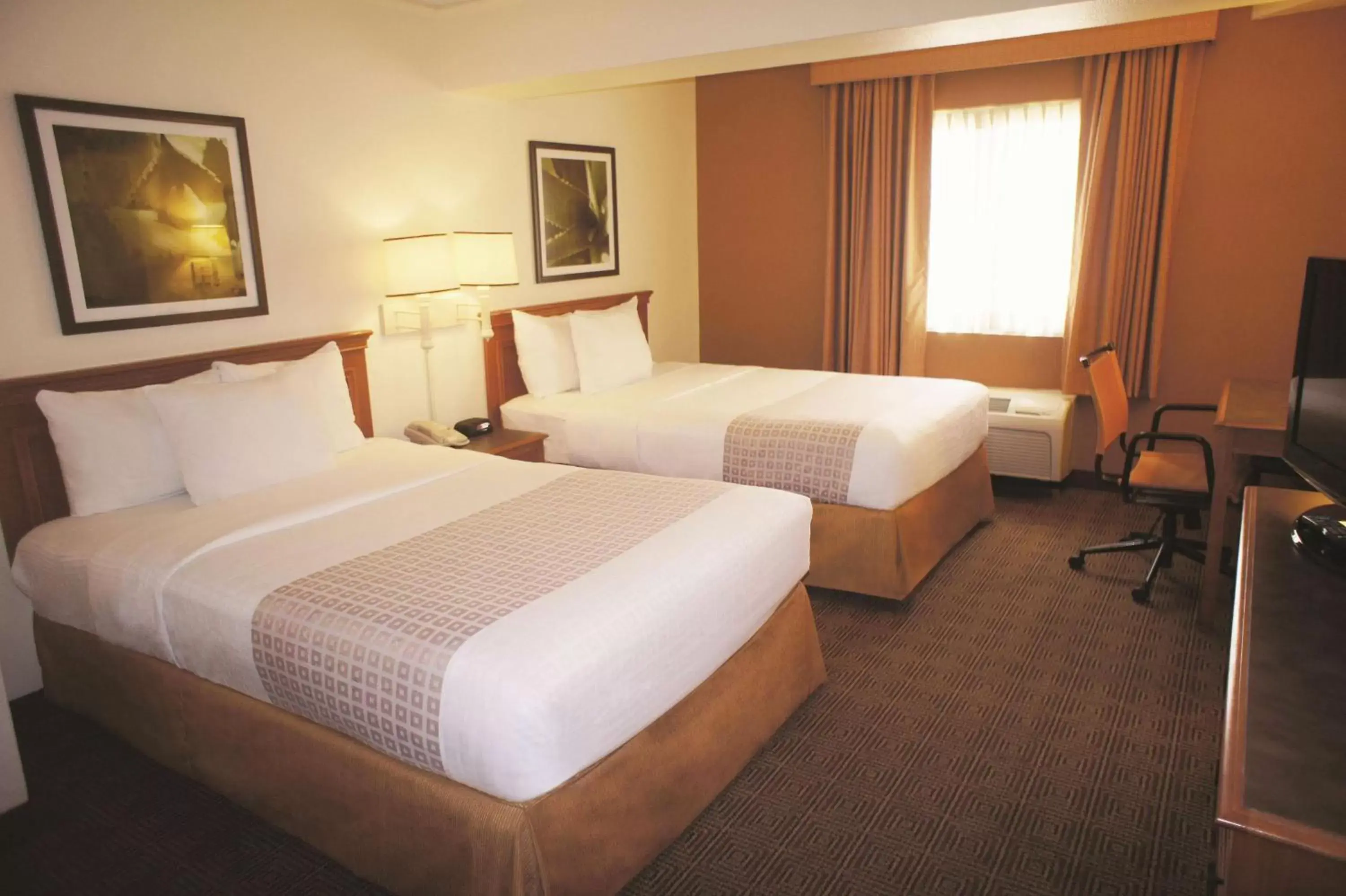 Photo of the whole room, Bed in Super 8 by Wyndham San Antonio Near SeaWorld Ingram Park