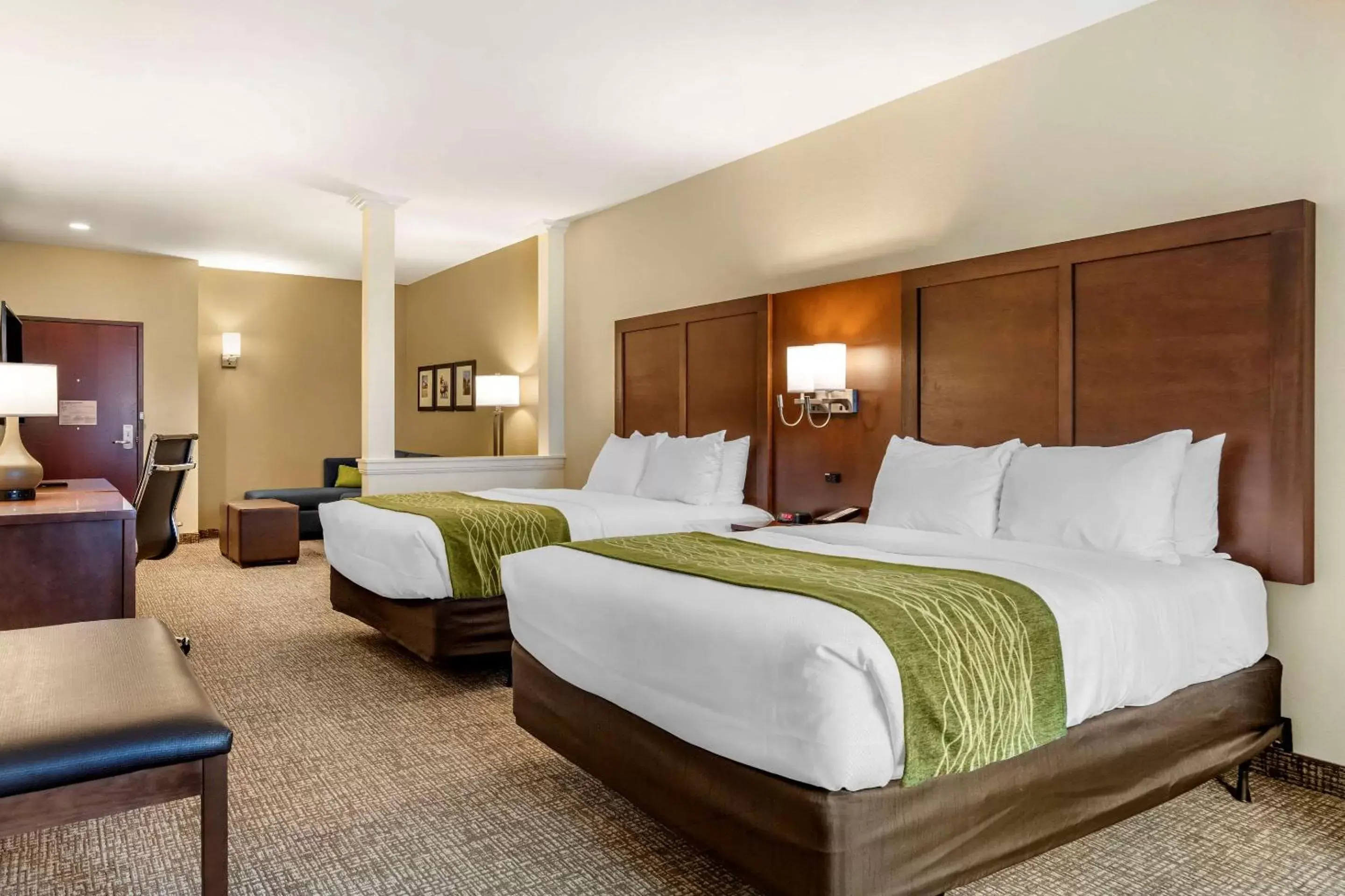 Photo of the whole room, Bed in Comfort Suites San Antonio Ft. Sam Houston/SAMMC Area