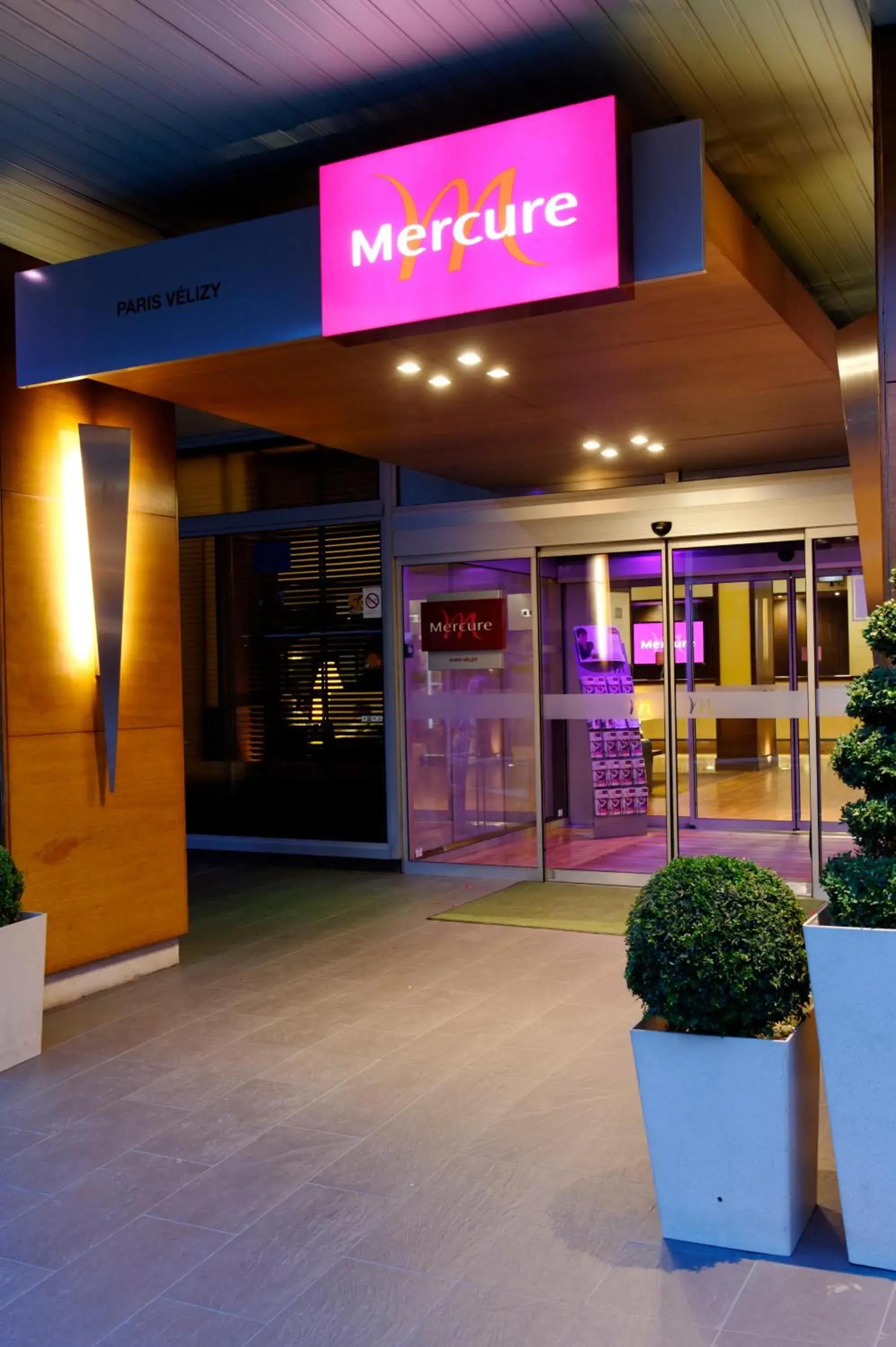 Facade/entrance in Mercure Paris Velizy