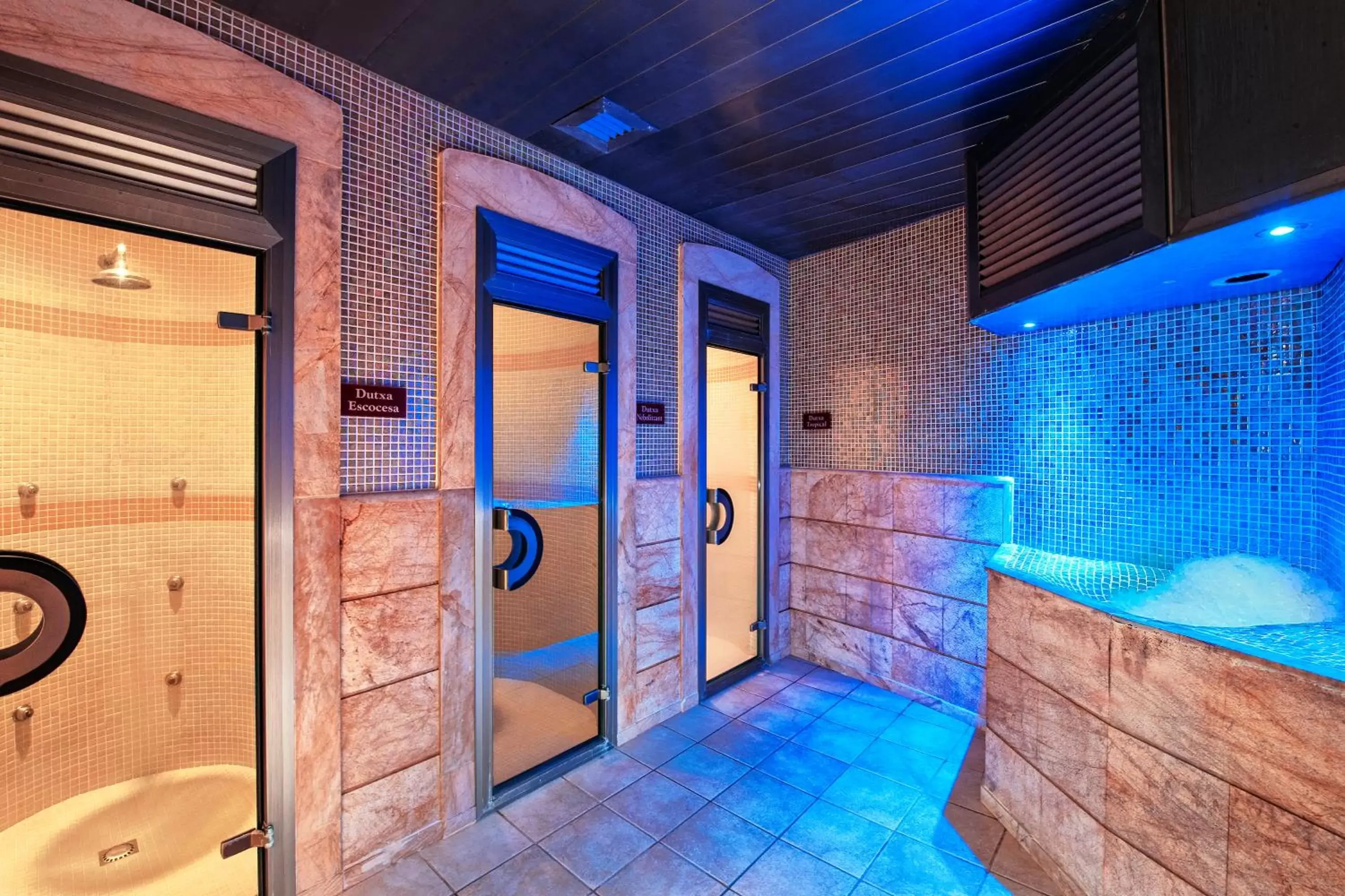 Area and facilities, Bathroom in Hotel Cala del Pi - Adults Only