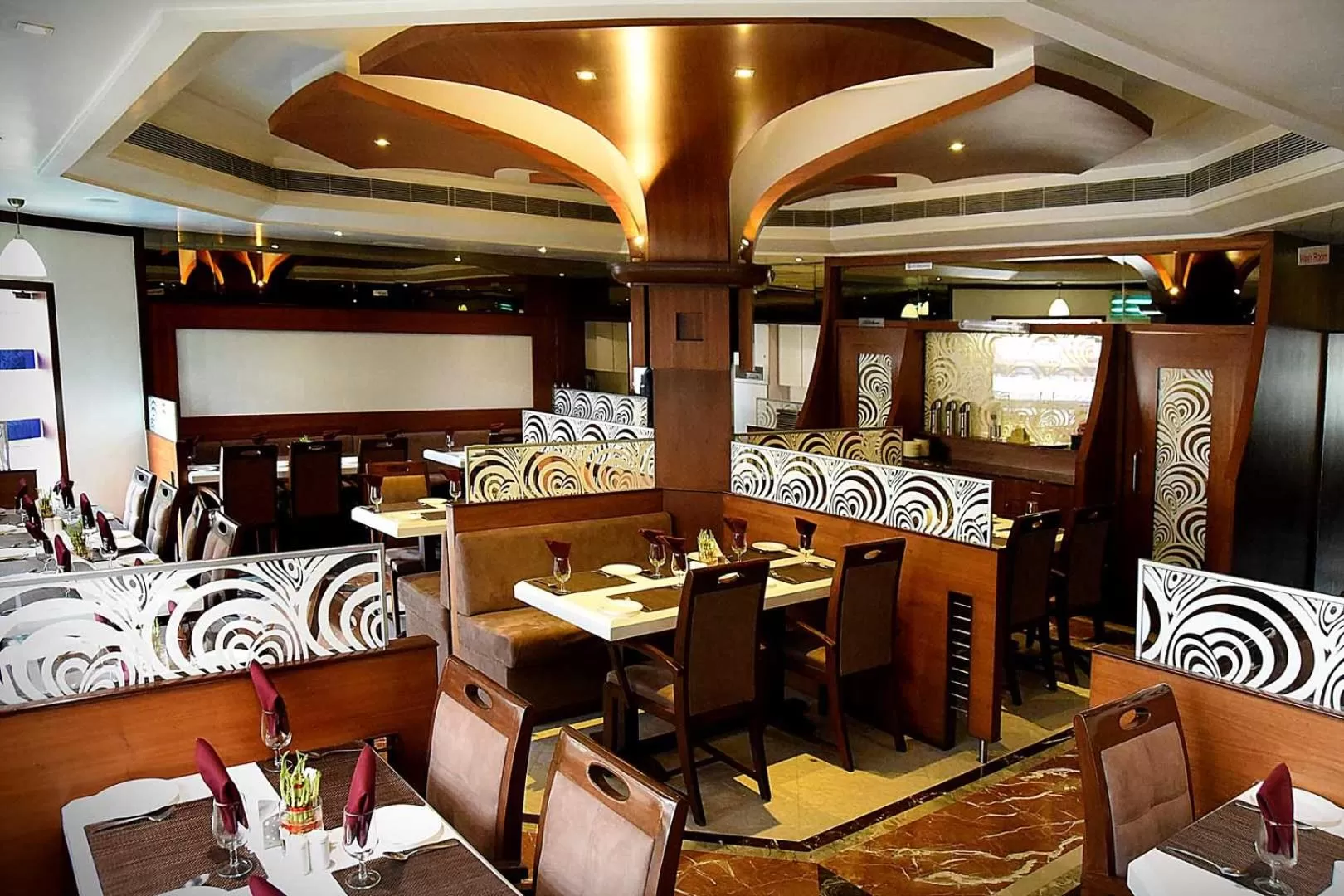 Restaurant/Places to Eat in Hotel Fortune Palace