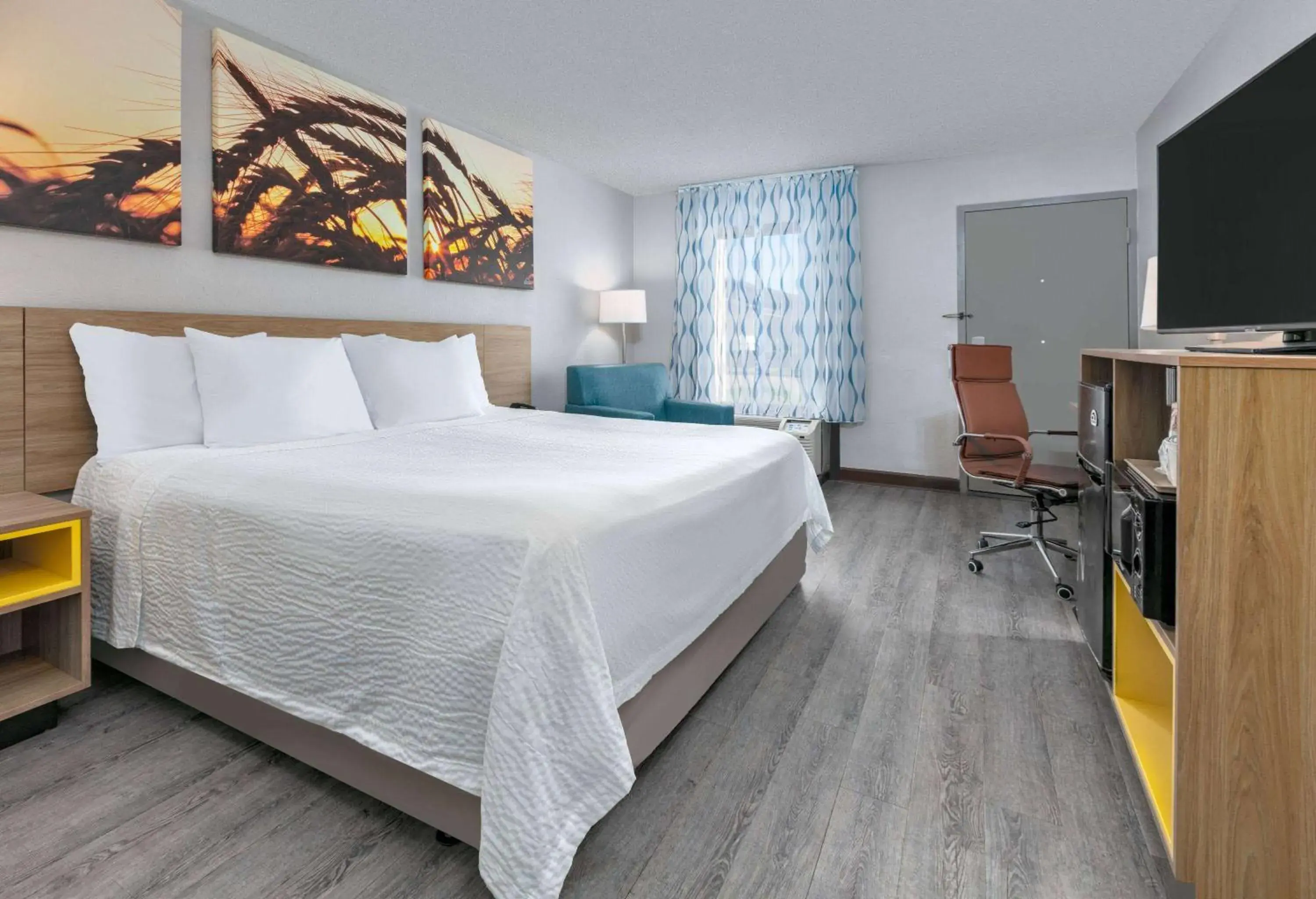 Photo of the whole room, Bed in Days Inn by Wyndham Greenville MS Photo of the whole room, Bed in Days Inn by Wyndham Greenville MS