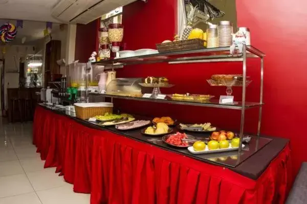 Buffet breakfast in Ara Mar Praia Hotel