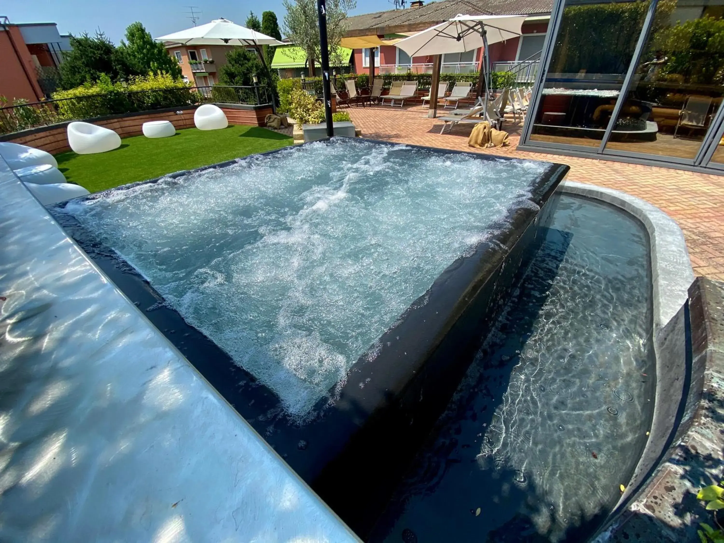 Hot Tub, Swimming Pool in Admiral Hotel Villa Erme