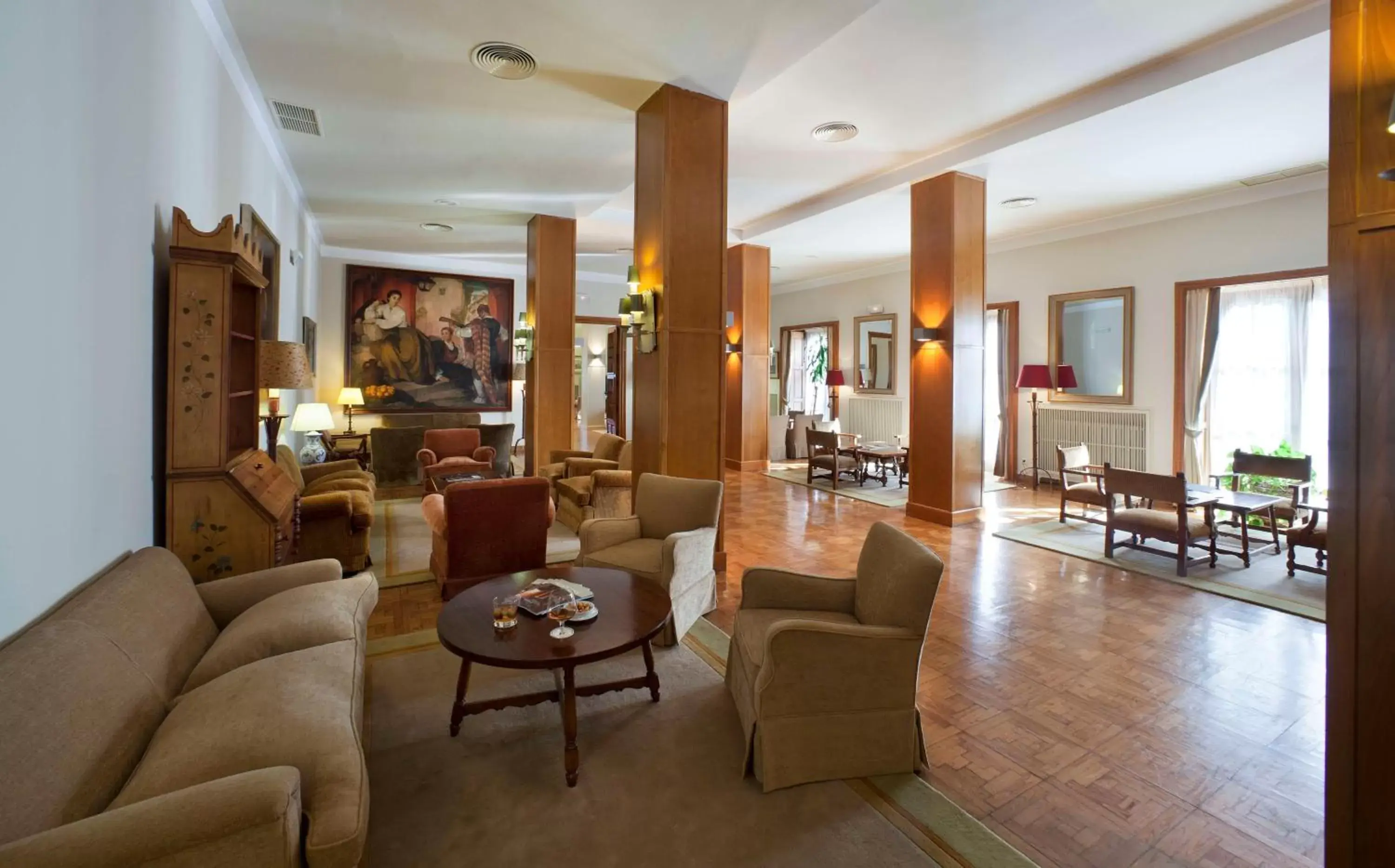 Communal lounge/ TV room, Seating Area in Parador de Teruel