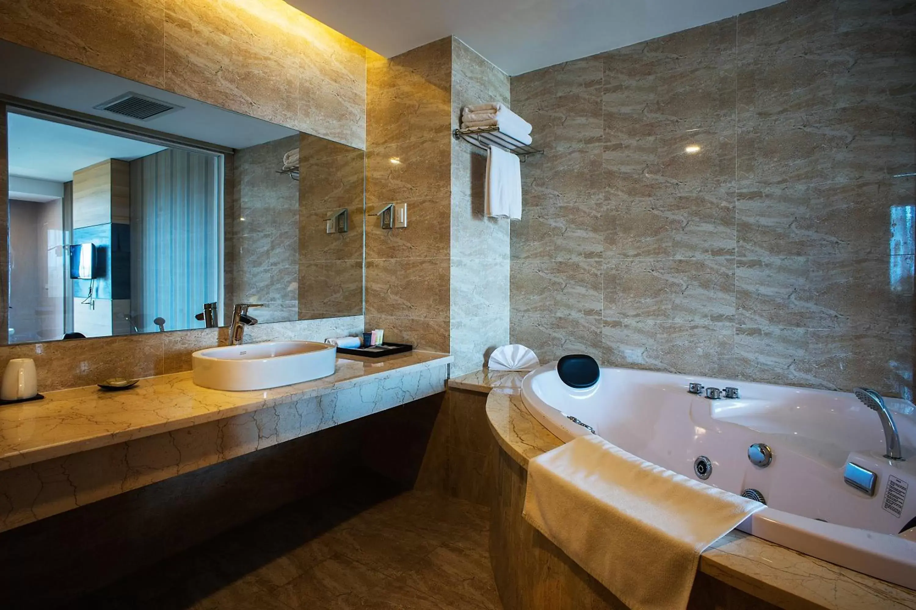 Bathroom in Muong Thanh Holiday Hoi An Hotel