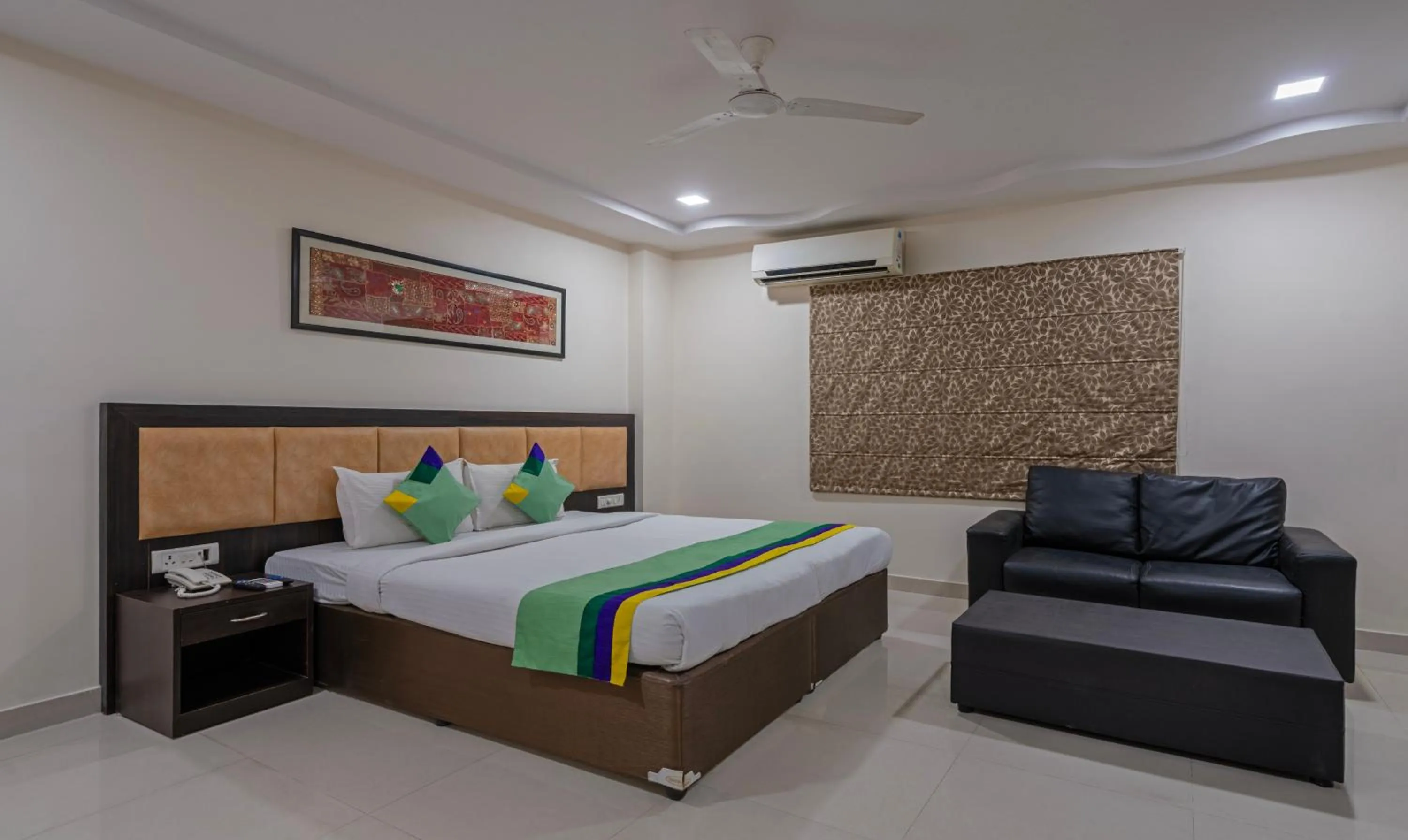 Bed in Treebo Emerald