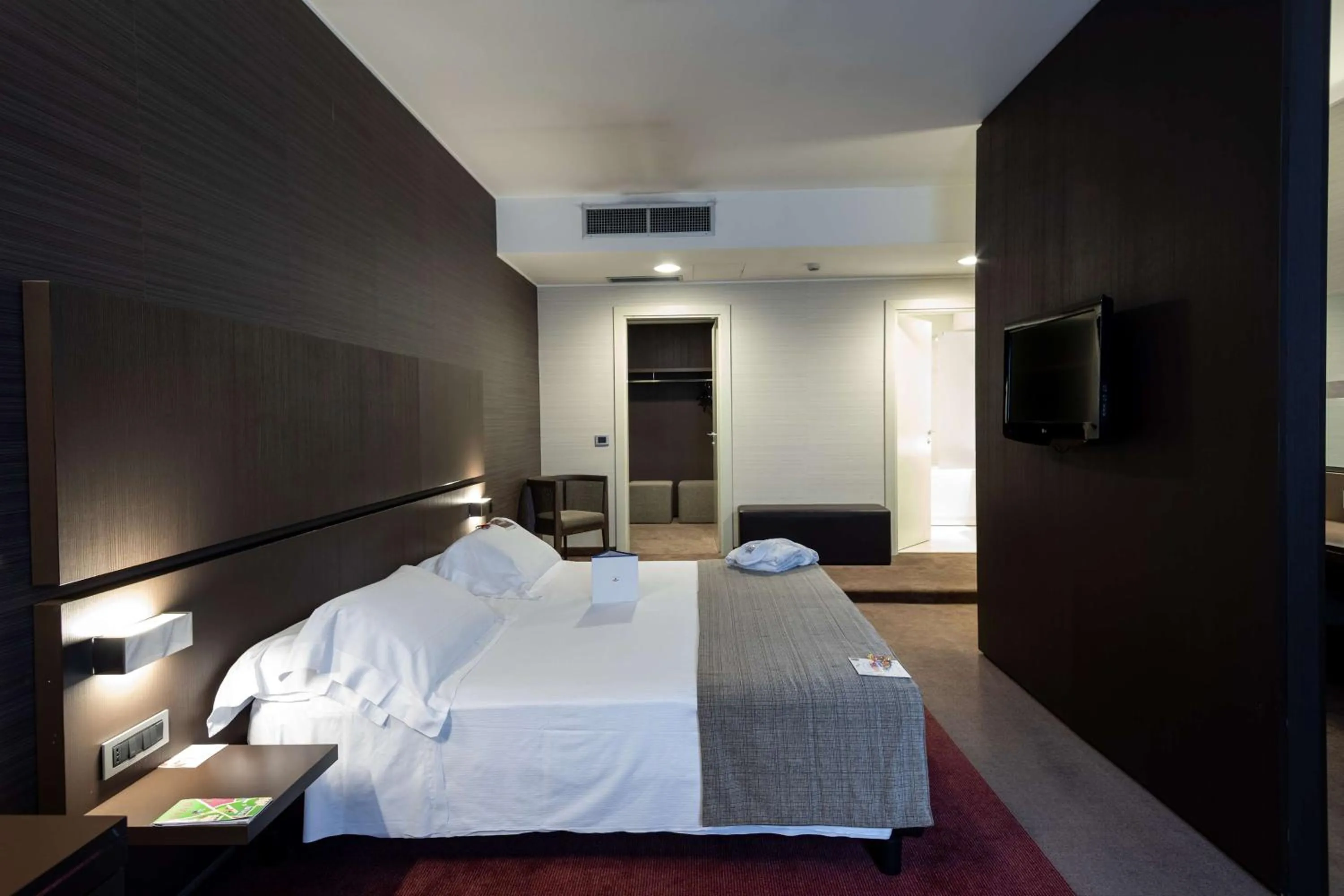 Photo of the whole room, Bed in Best Western Plus Hotel Monza e Brianza Palace