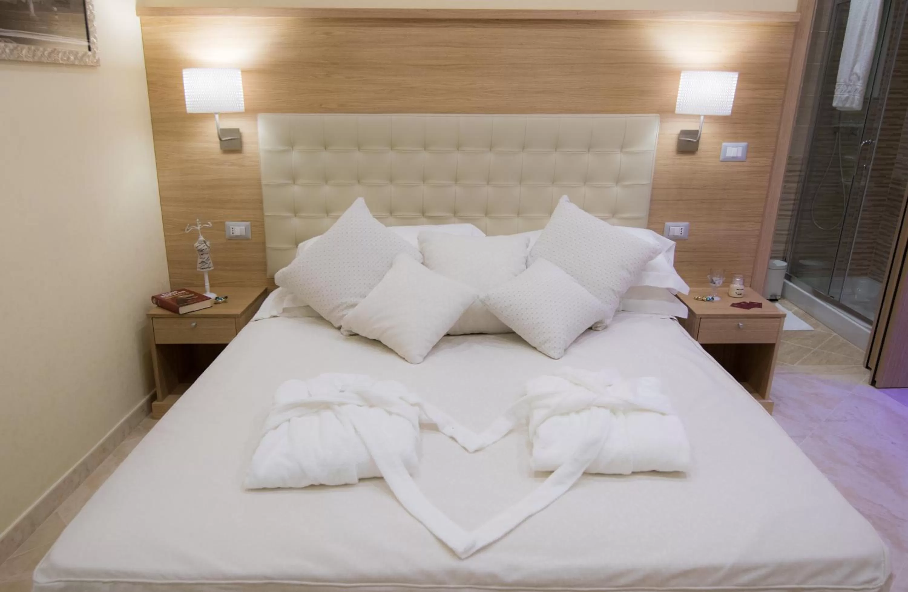 Bedroom, Bed in Esposizione Palace Hotel