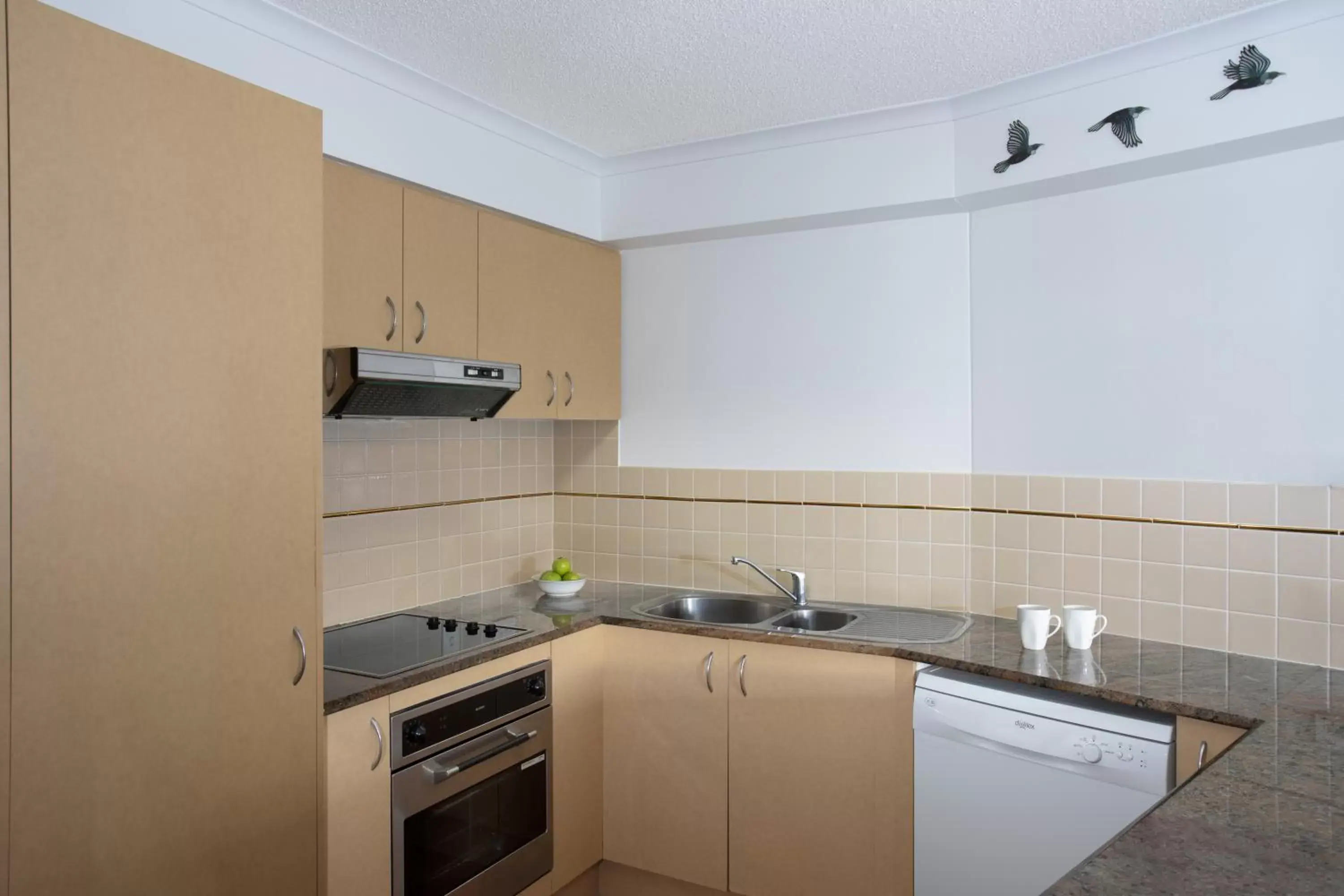 Coffee/tea facilities, Kitchen/Kitchenette in BreakFree Grand Pacific