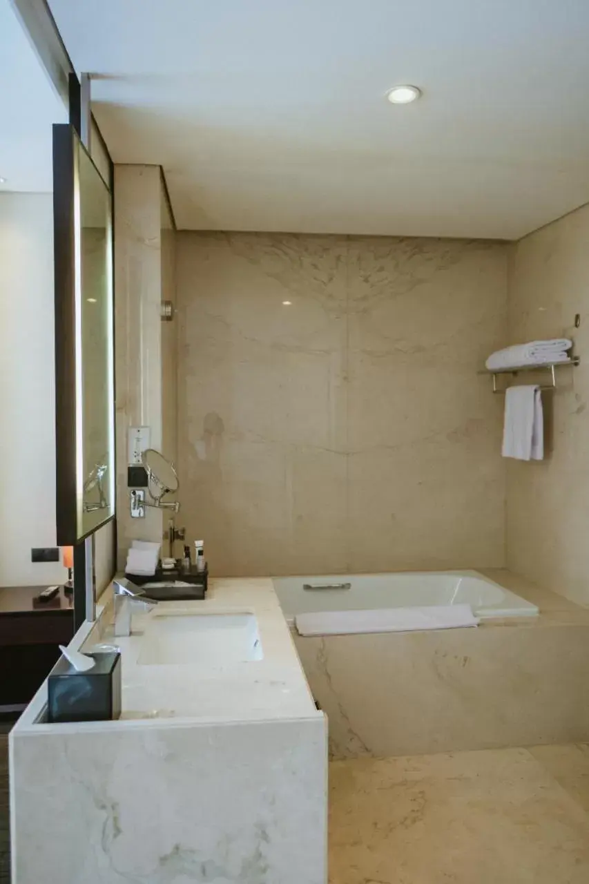 Bathroom in PO Hotel Semarang