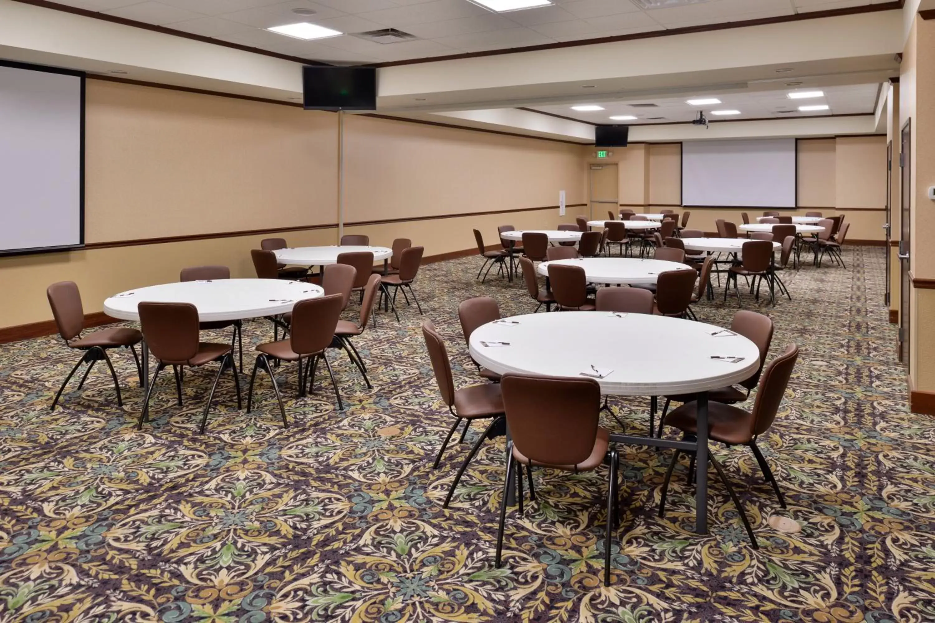 Meeting/conference room, Restaurant/Places to Eat in Staybridge Suites Albuquerque North, an IHG Hotel