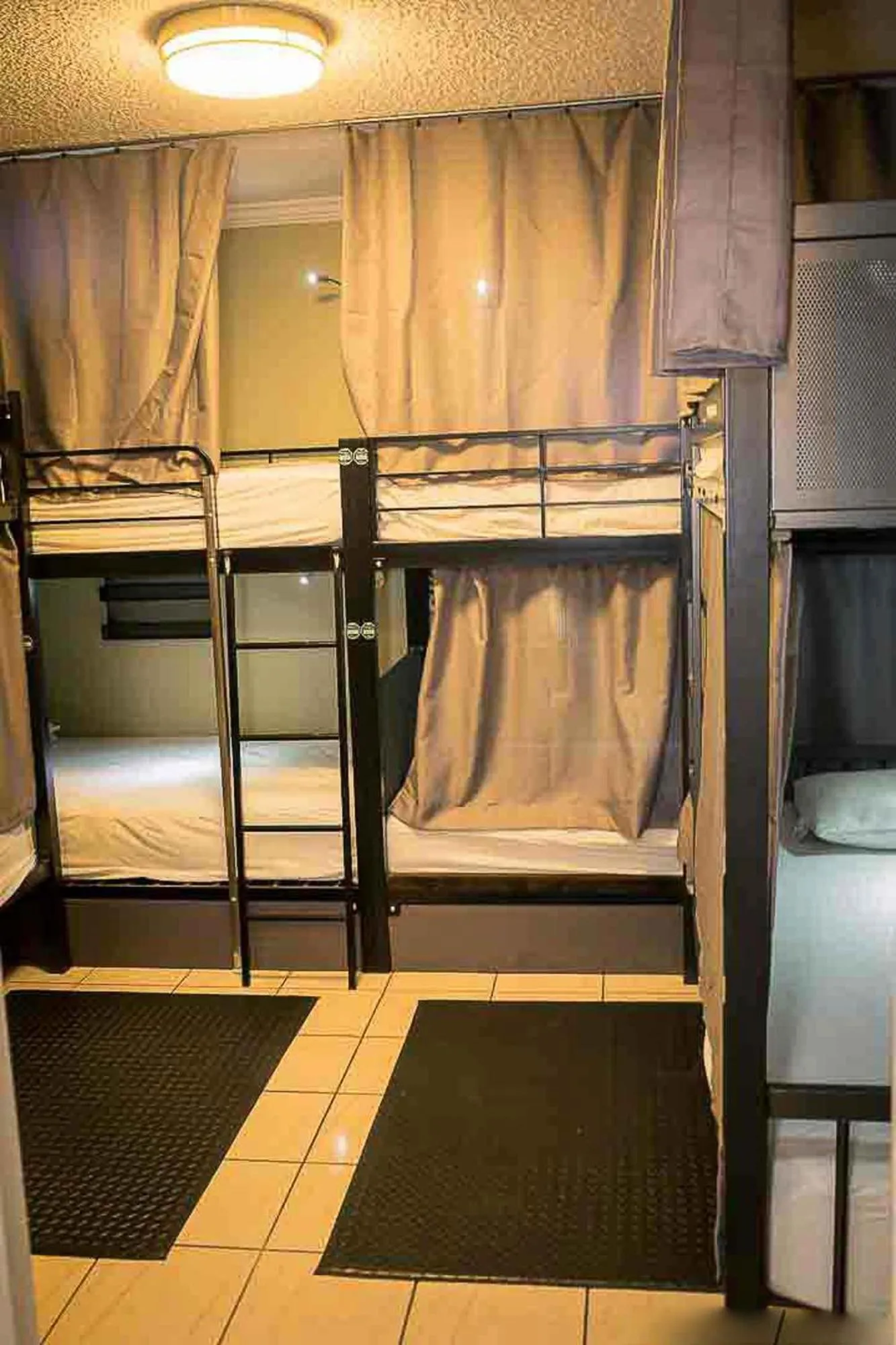 bunk bed, Bed in Sheridan Hostel