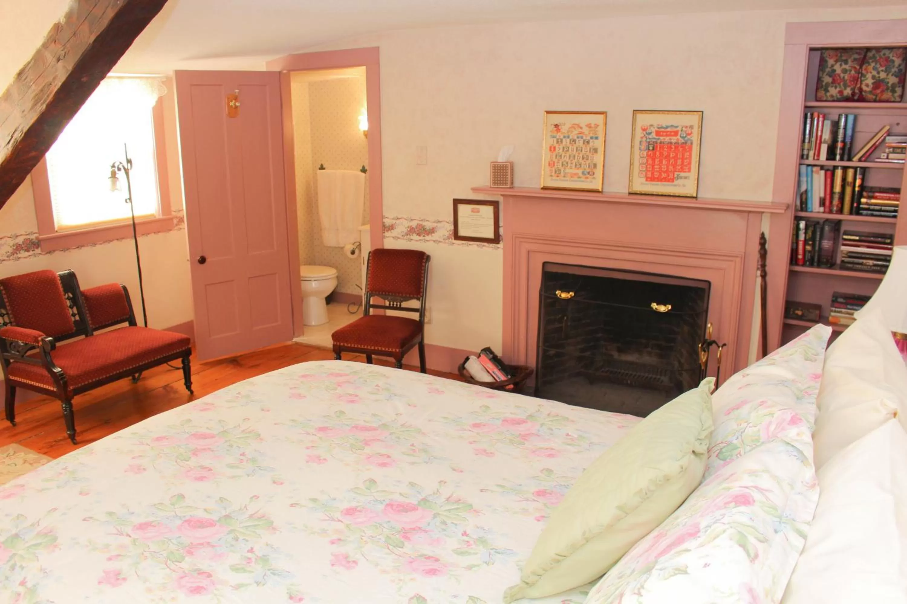 Photo of the whole room, Bed in The Nutmeg Inn