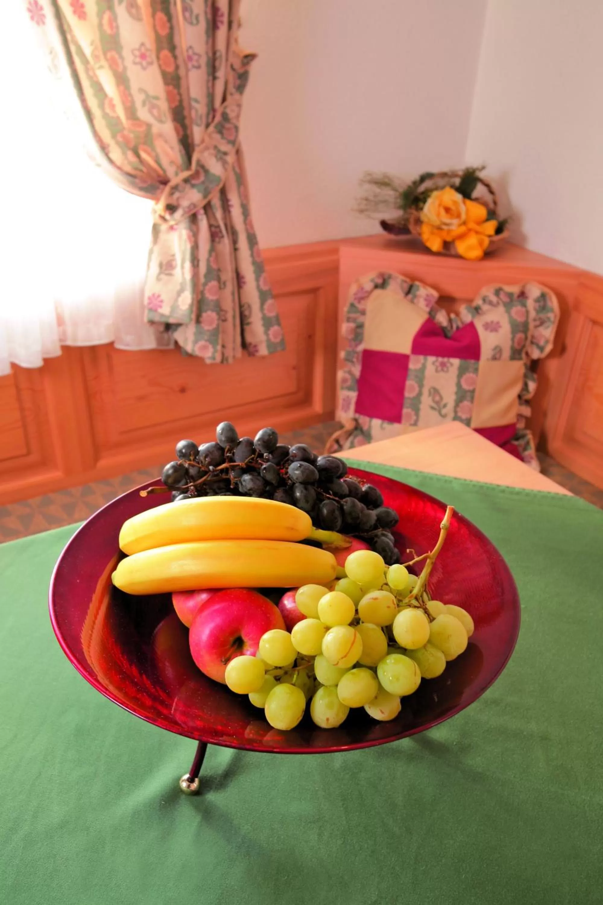 Photo of the whole room, Food in Theresenhof