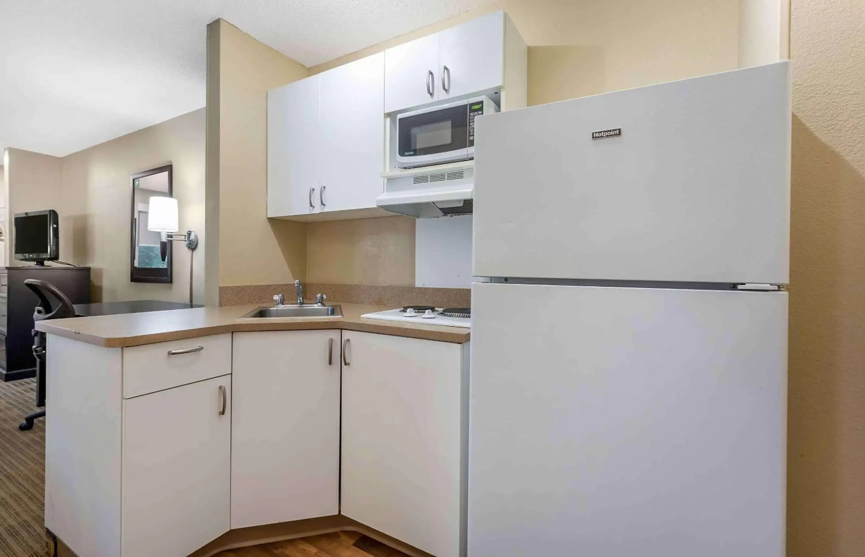 Bedroom, Kitchen/Kitchenette in Extended Stay America Suites - Washington, DC - Springfield
