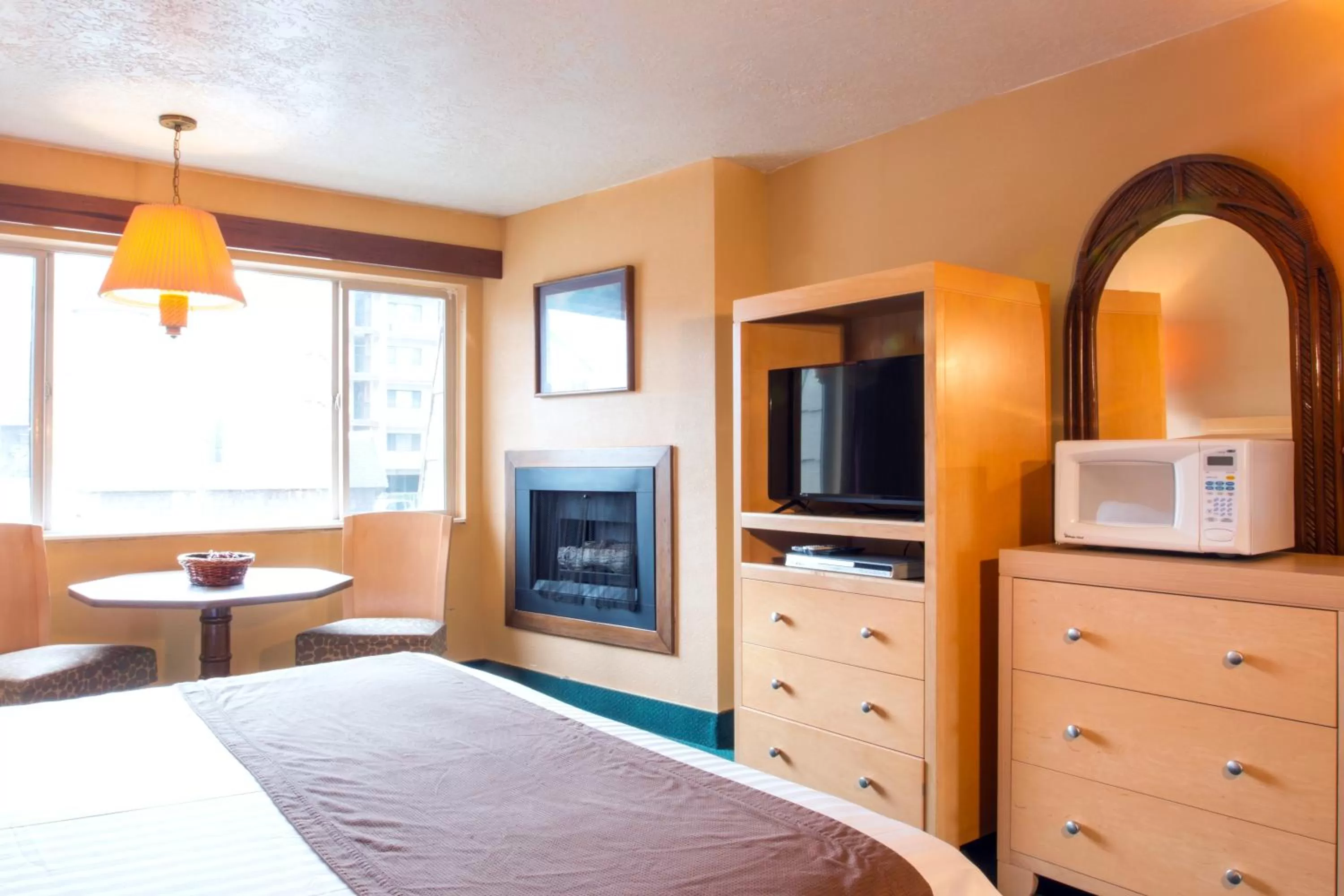 Day, Bed in Hi Tide Oceanfront Inn