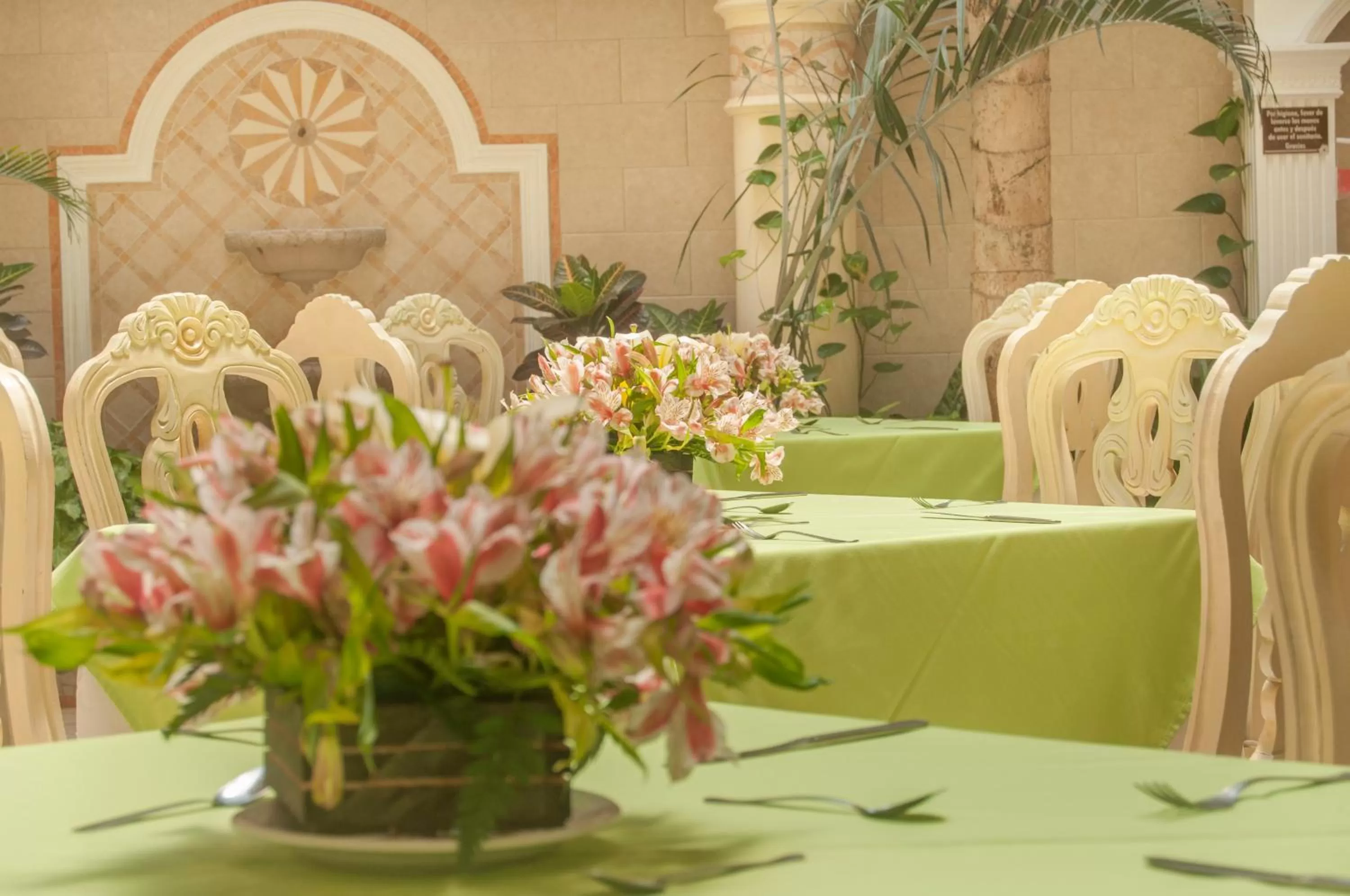 Restaurant/places to eat in Villa las Margaritas Plaza Cristal