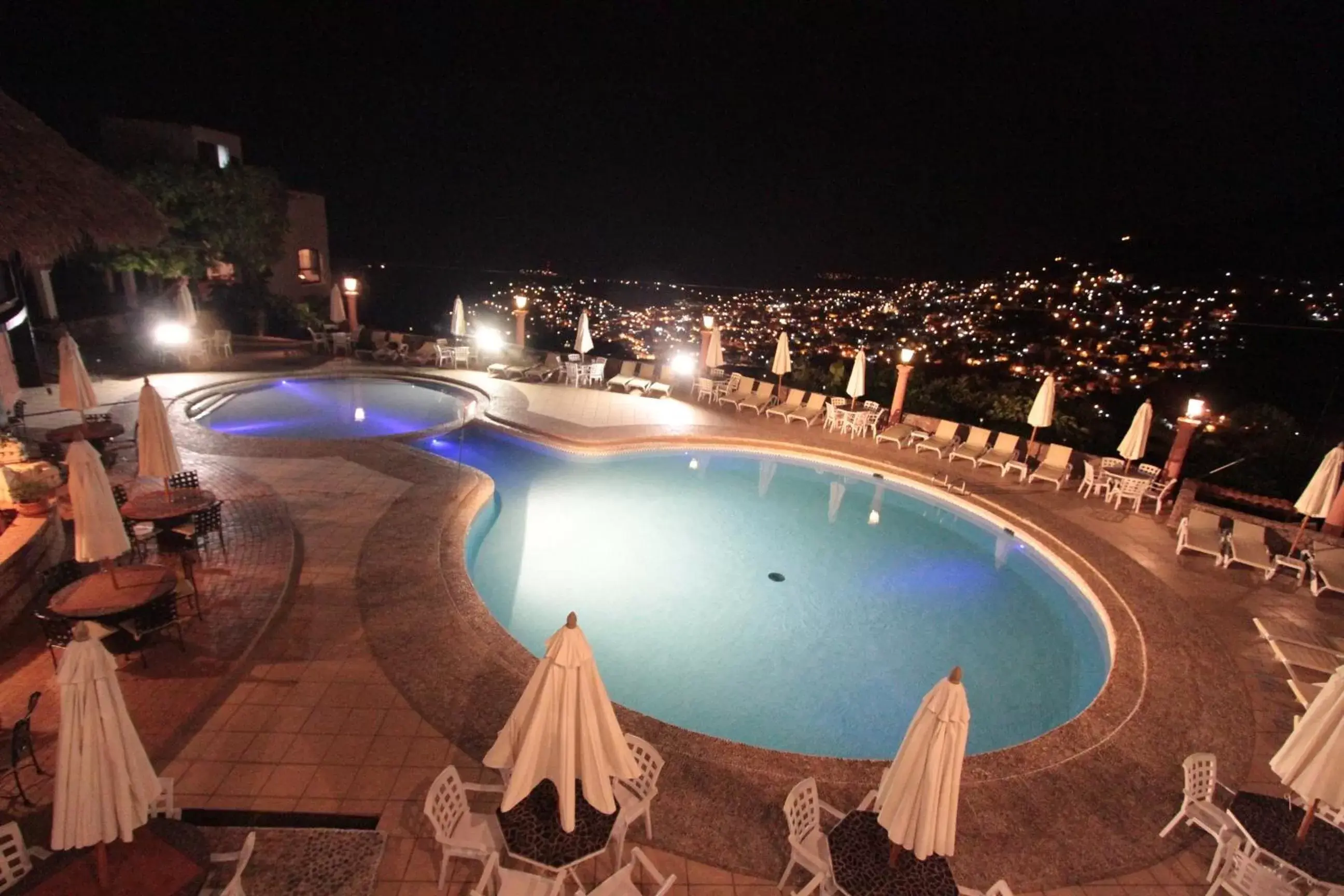 Swimming pool, Pool View in Hotel Montetaxco