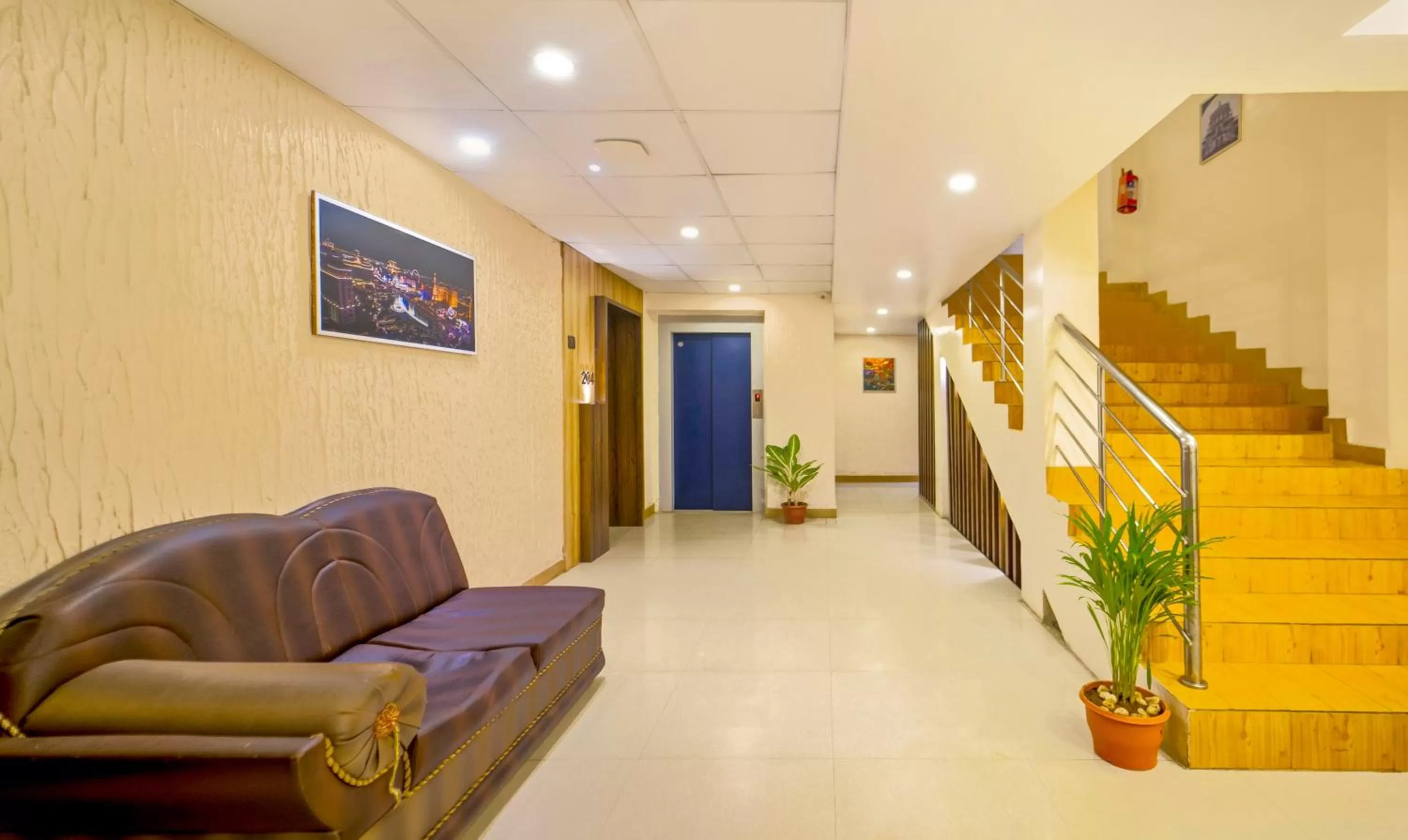 Seating area in Treebo Golden Swan Pammal