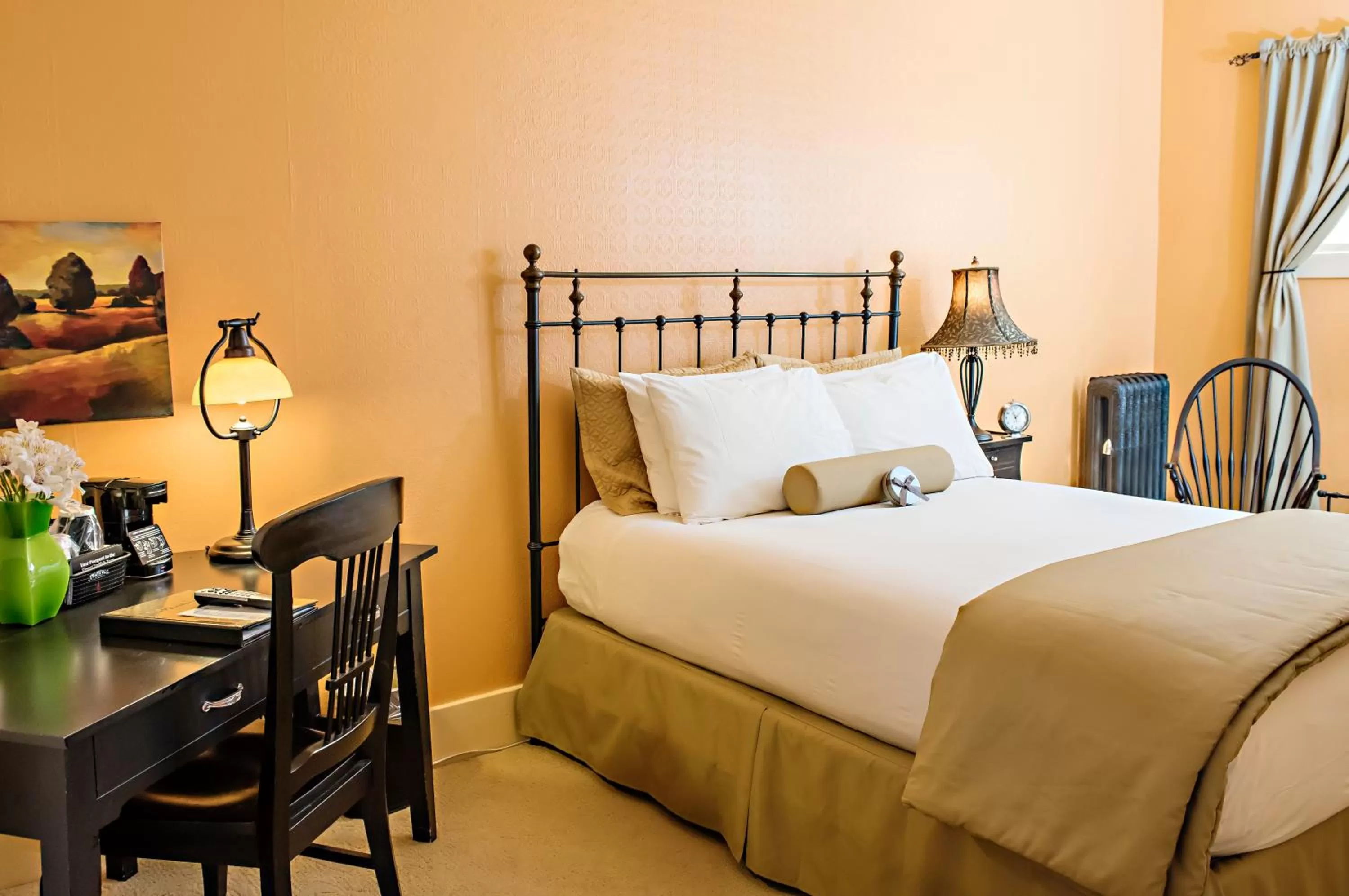 Bed in Chamberlin Inn