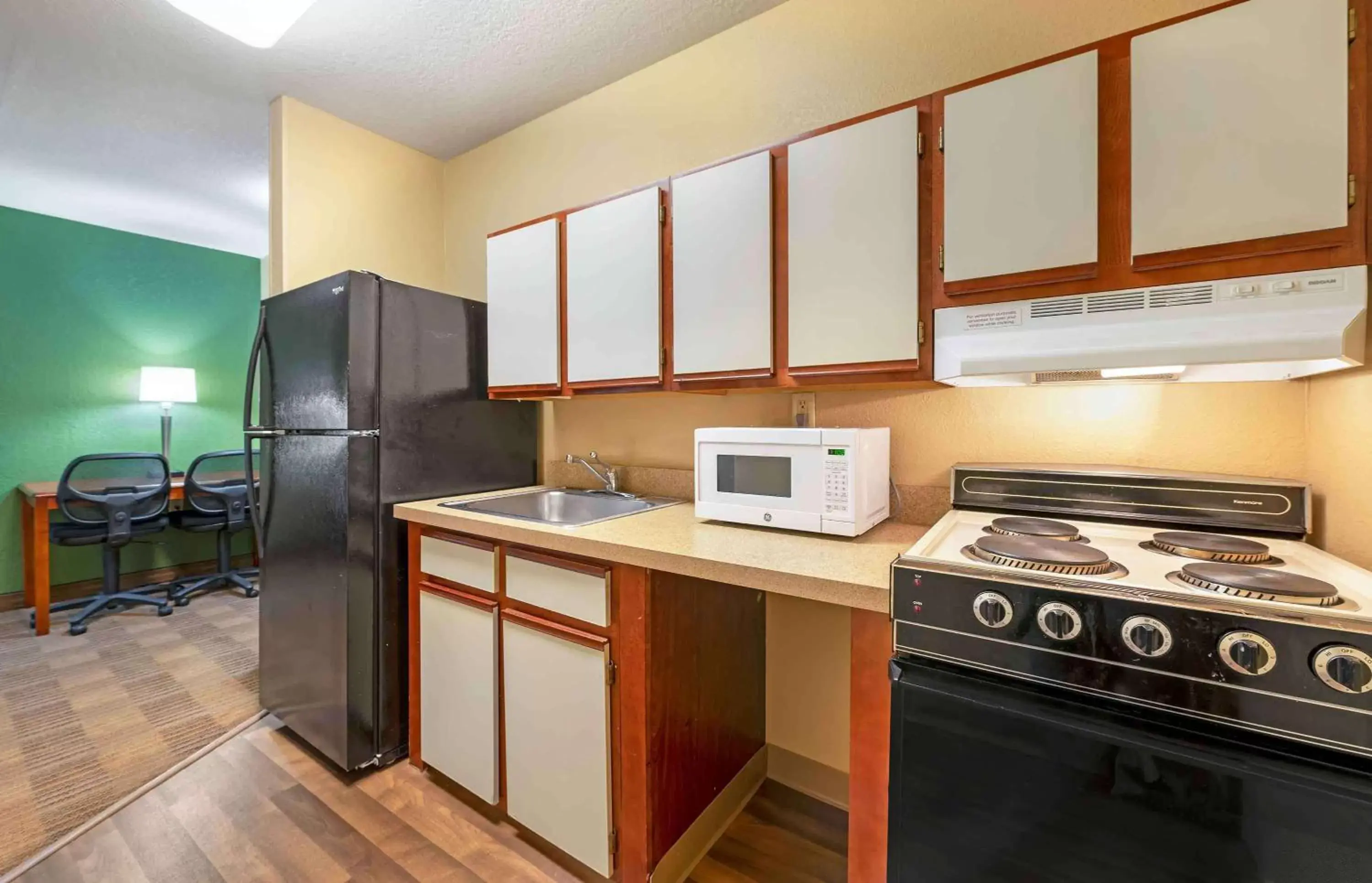 Bedroom, Kitchen/Kitchenette in Extended Stay America Suites - Fort Wayne - North