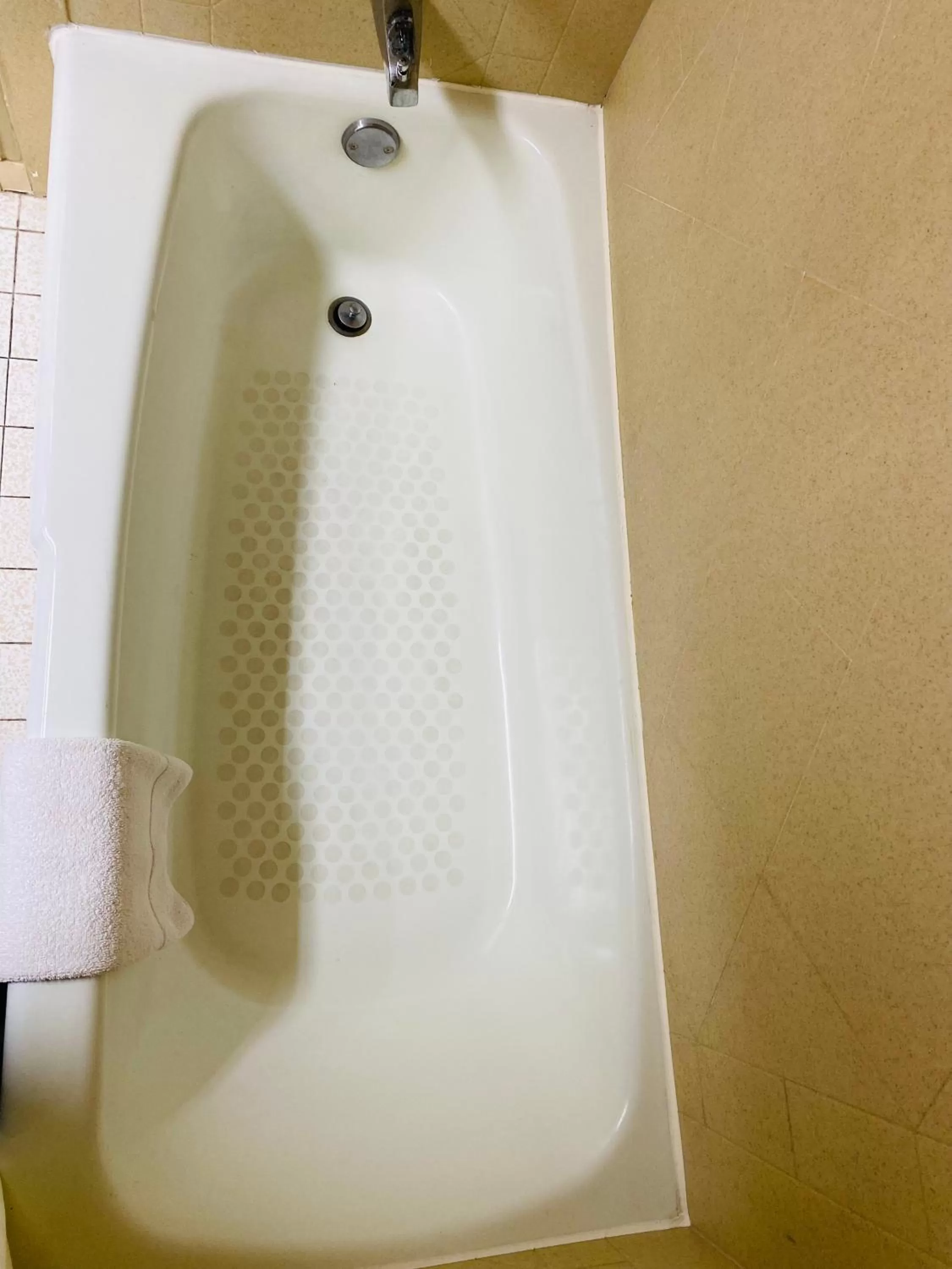 Bath in Super 8 by Wyndham New Iberia