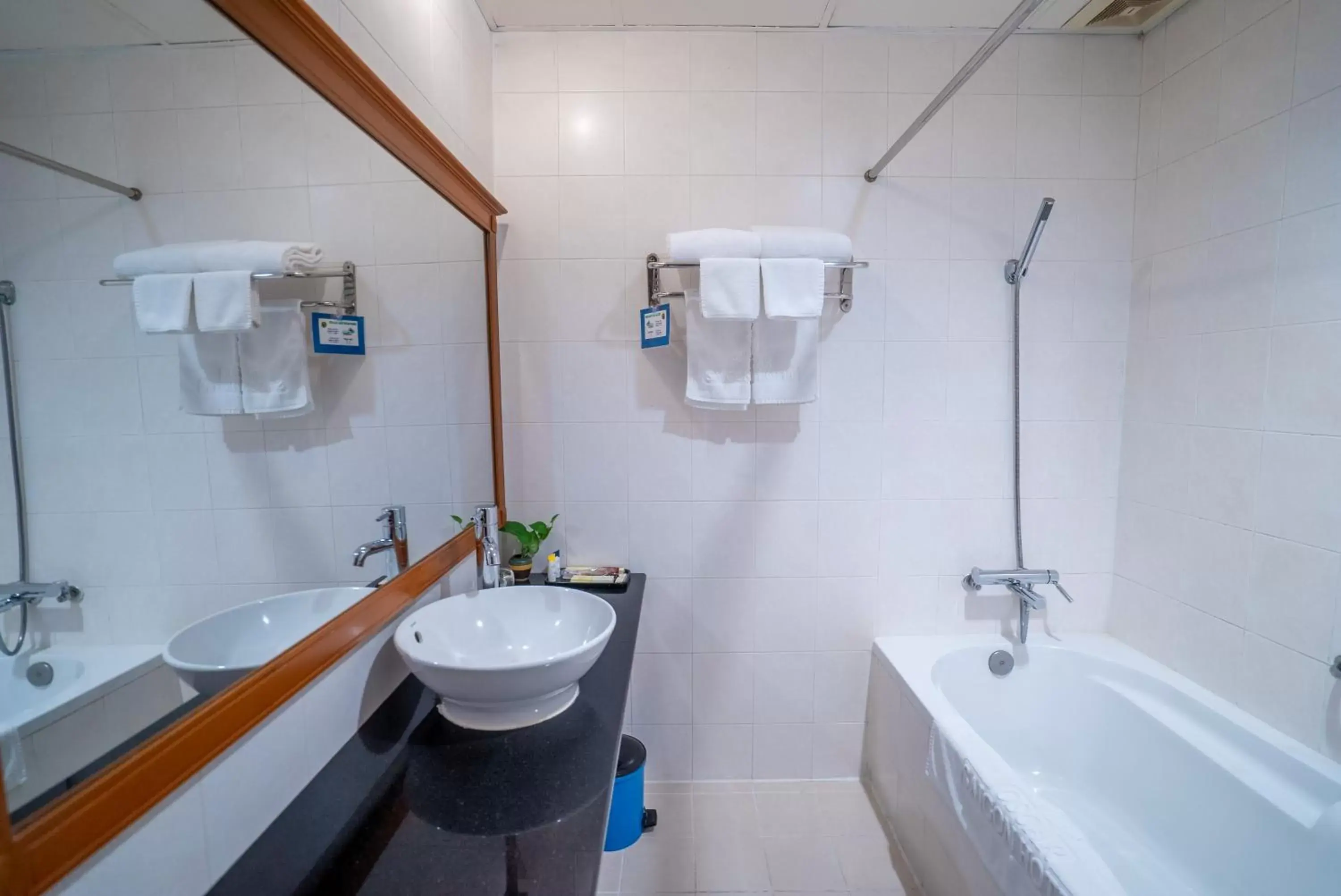 Bathroom in Oscar Saigon Hotel