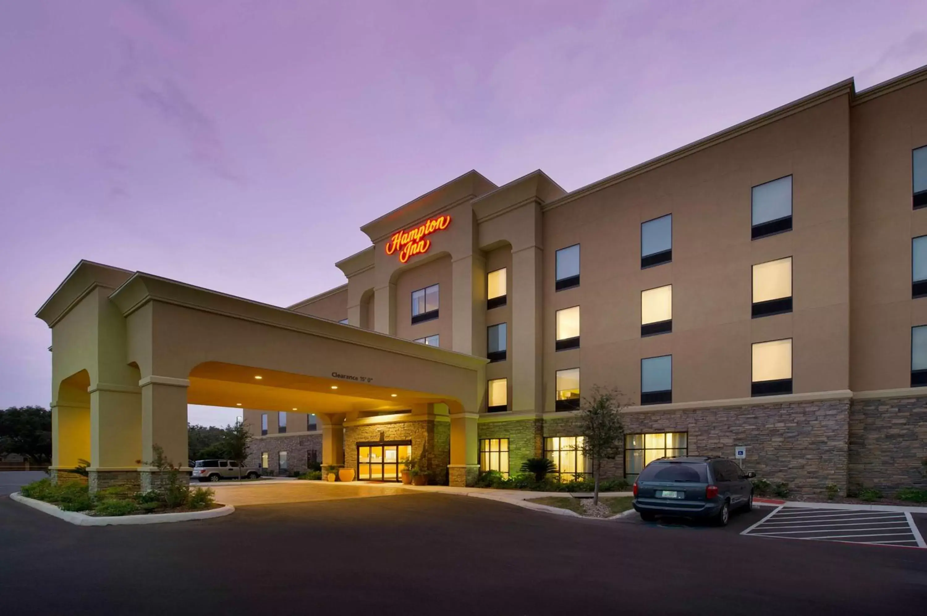 Property building in Hampton Inn Uvalde Property building in Hampton Inn Uvalde