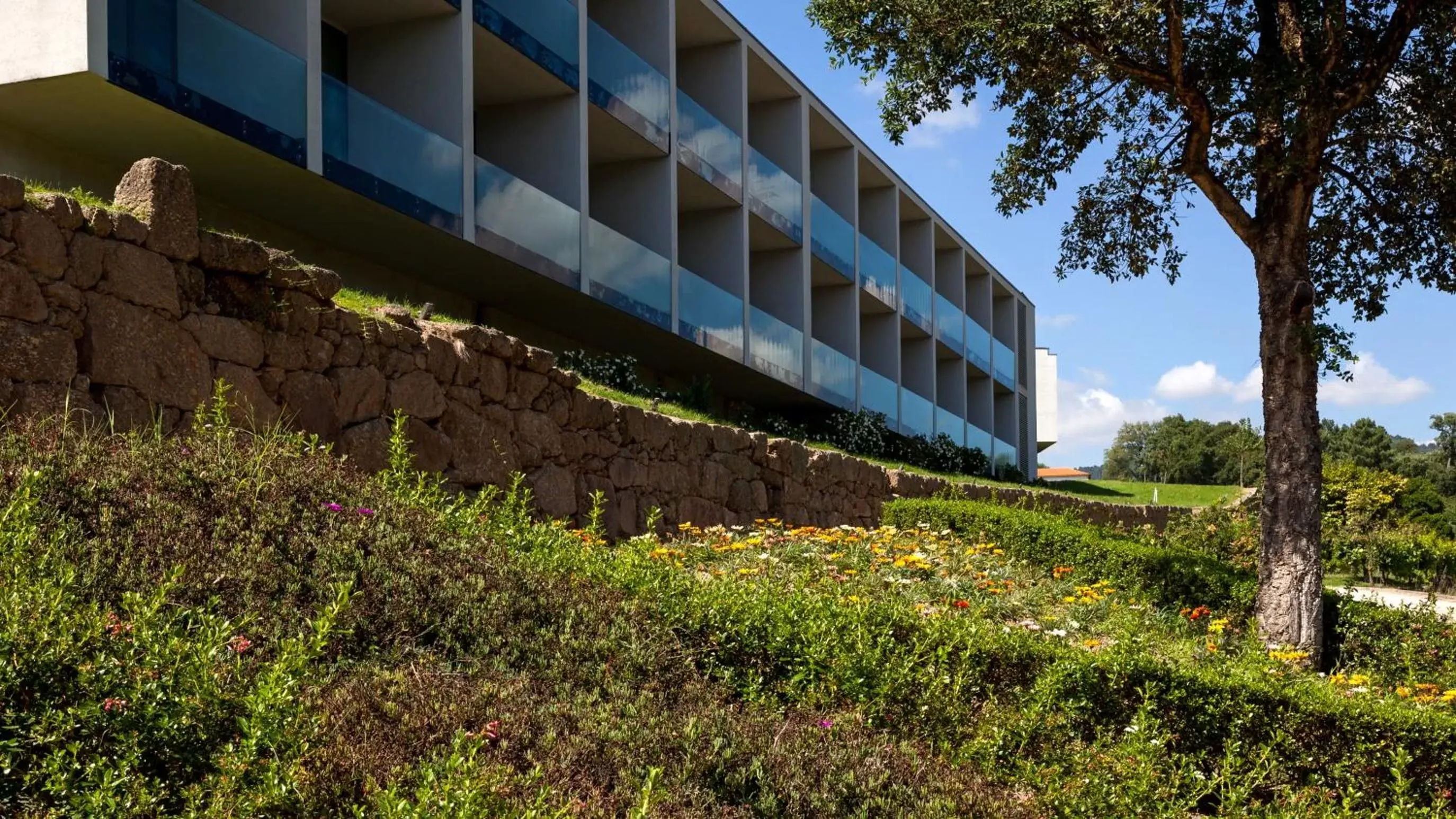 Facade/entrance, Garden in Douro Palace Hotel Resort & SPA